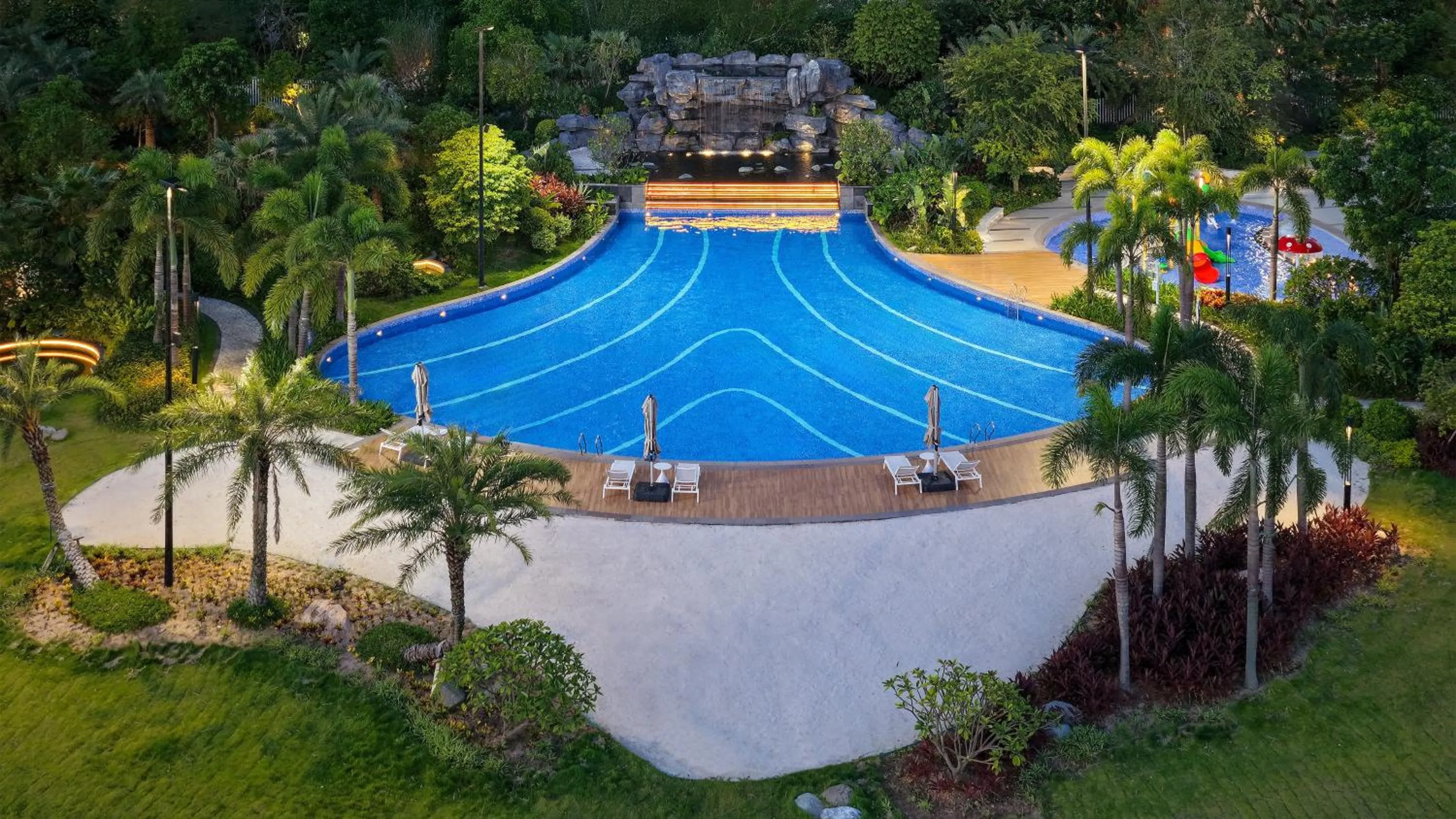 Swimming pool in Holiday Inn Express Jiangmen Yinhu Bay by IHG