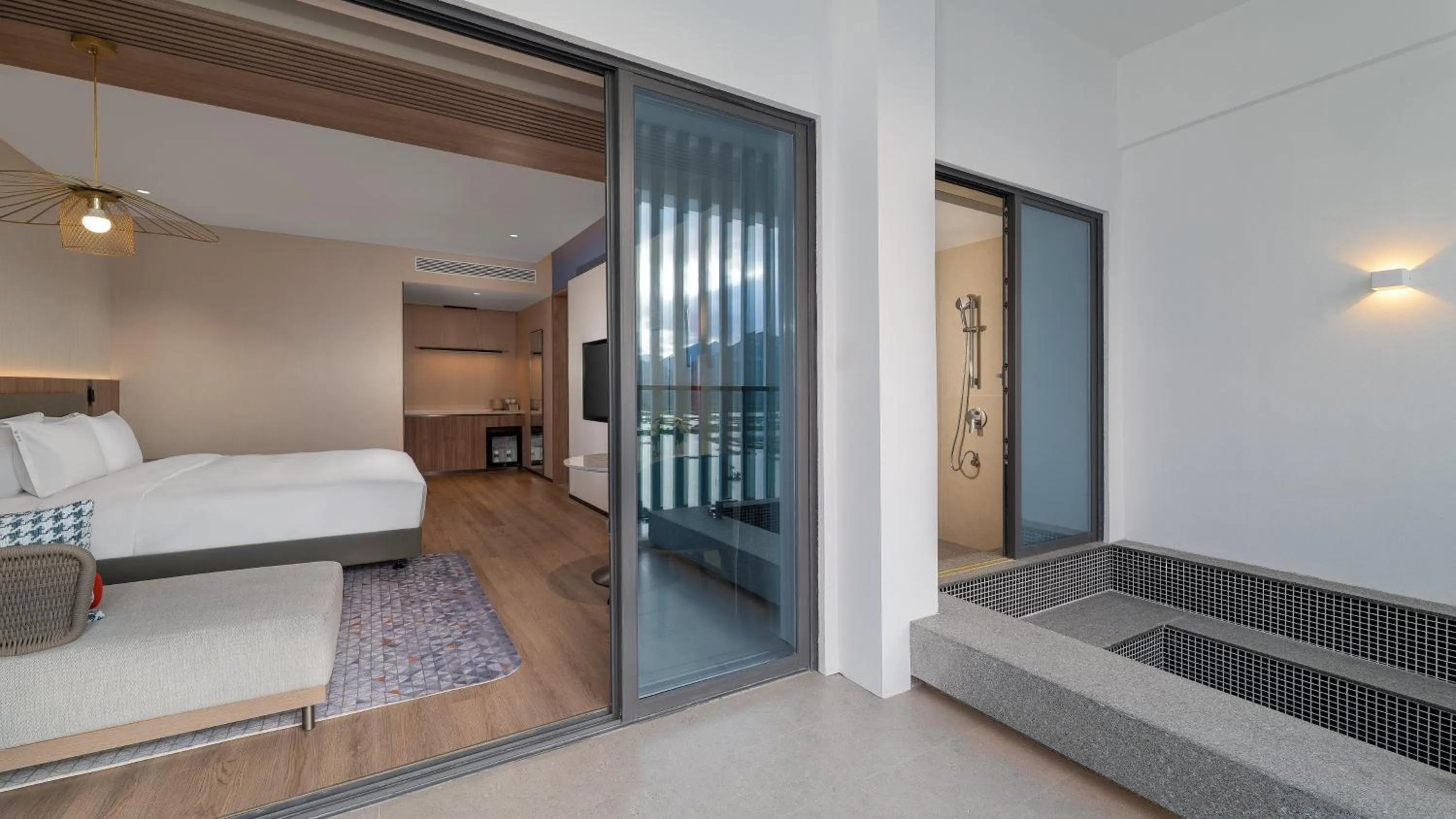 Photo of the whole room, Bed in Holiday Inn Express Jiangmen Yinhu Bay by IHG