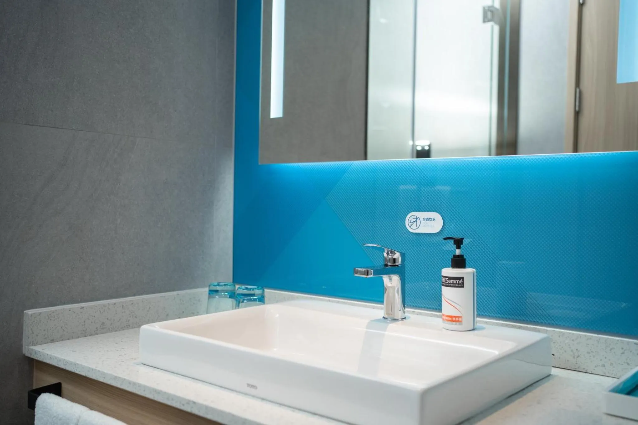 Photo of the whole room in Holiday Inn Express Jiangmen Yinhu Bay by IHG