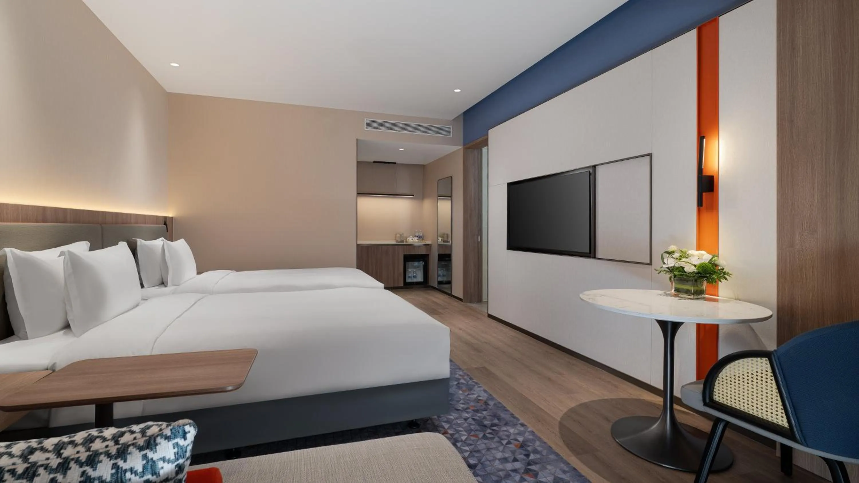 Photo of the whole room, Bed in Holiday Inn Express Jiangmen Yinhu Bay by IHG