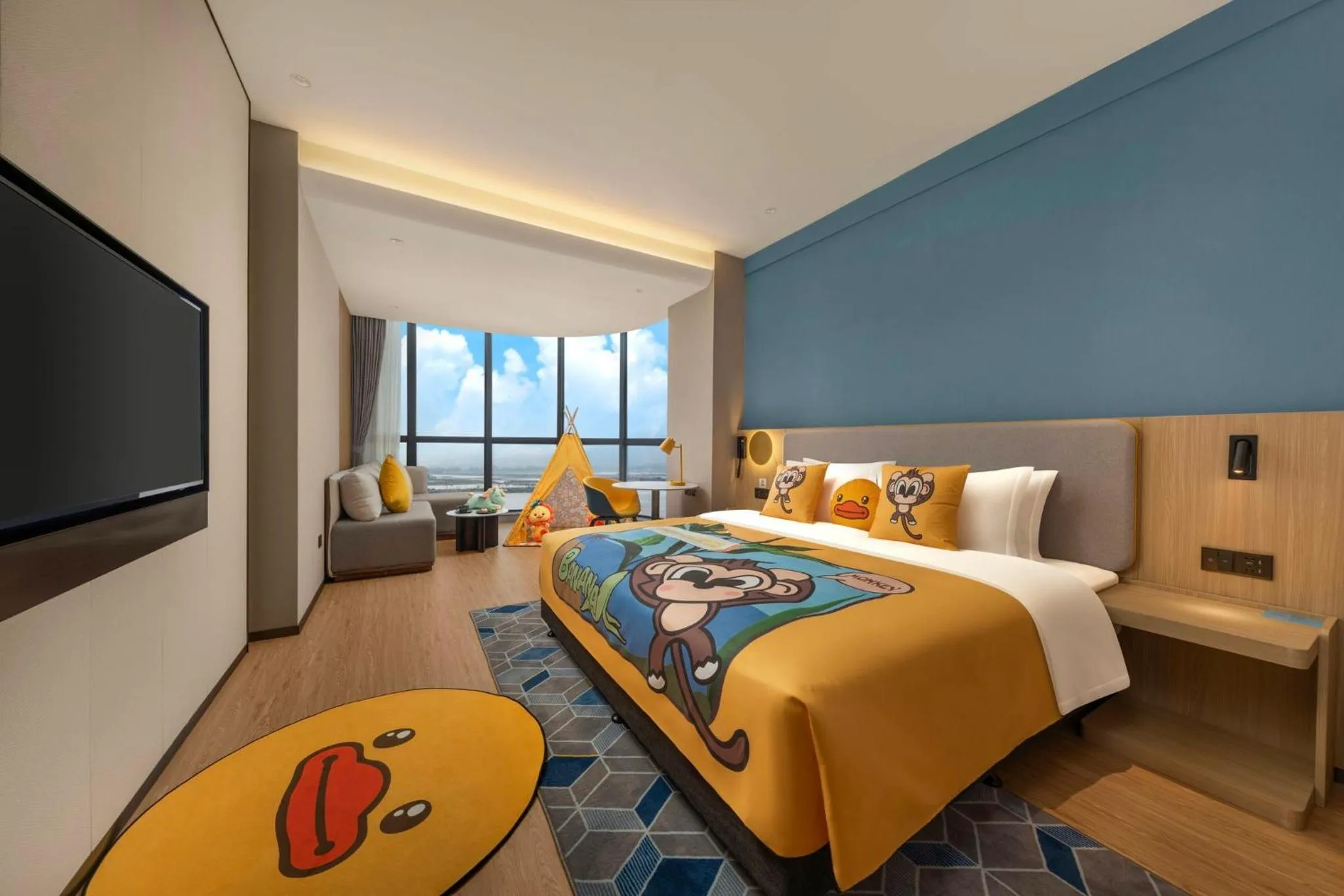 Photo of the whole room, Bed in Holiday Inn Express Jiangmen Yinhu Bay by IHG