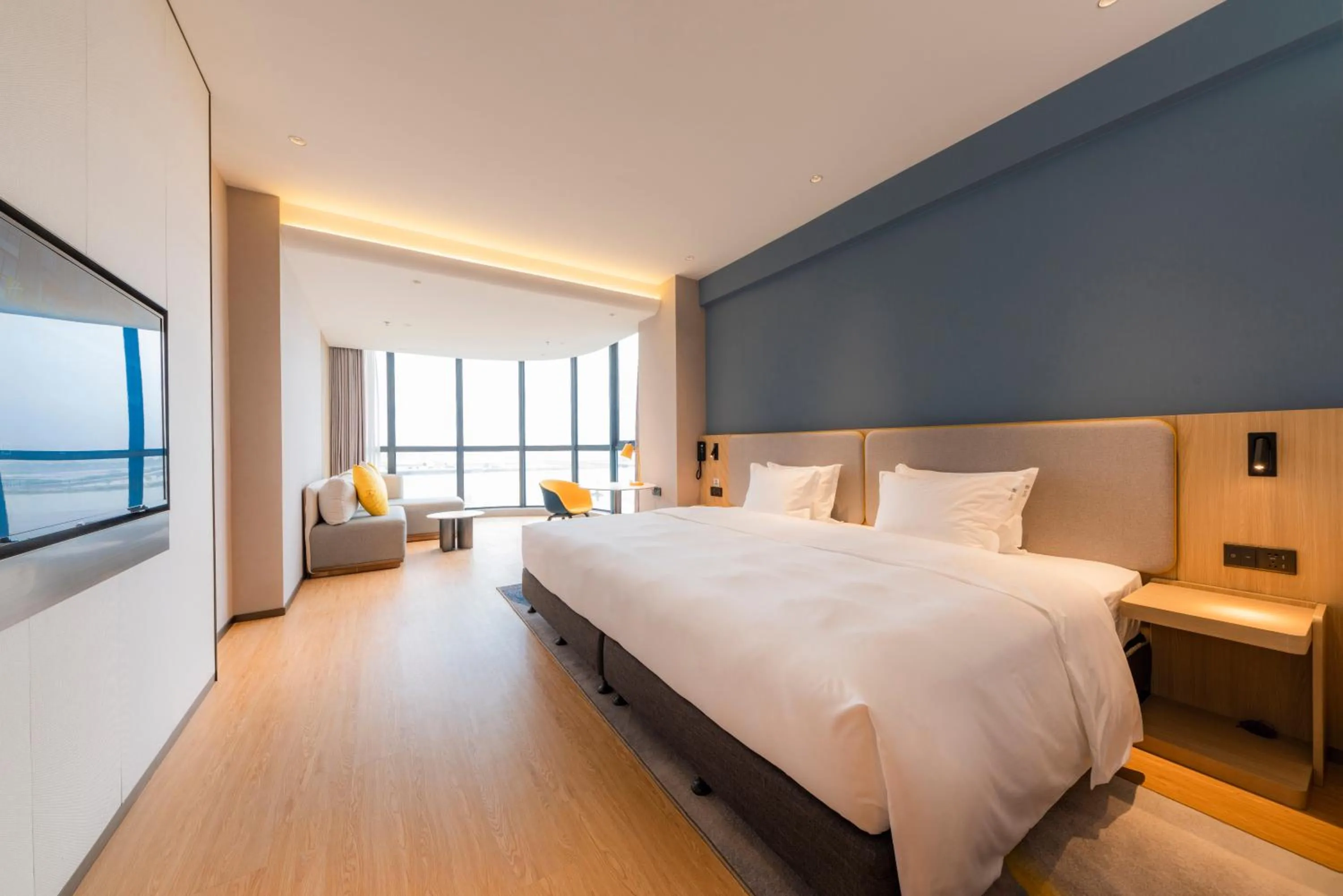 Bed in Holiday Inn Express Jiangmen Yinhu Bay by IHG