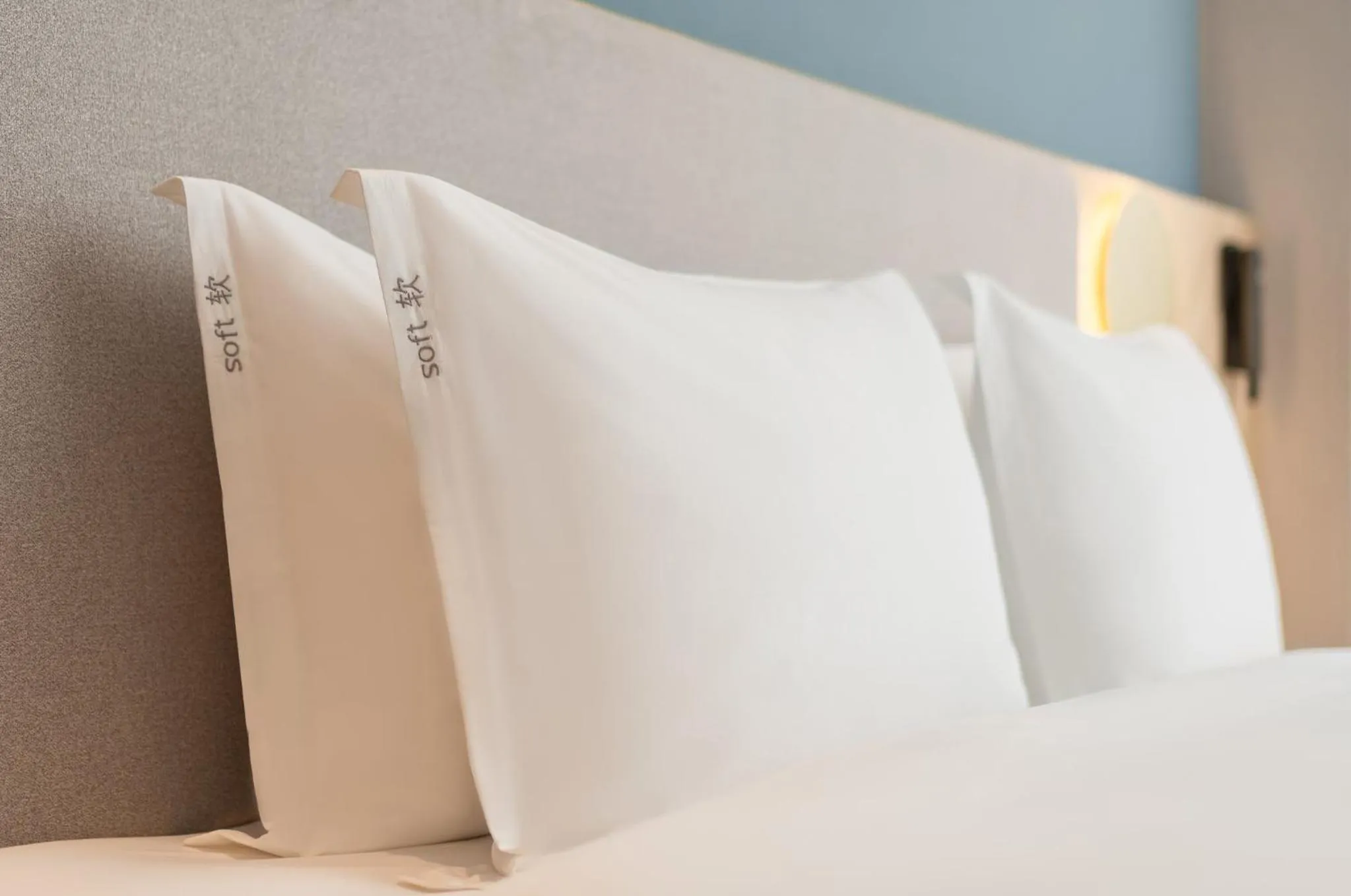 Photo of the whole room, Bed in Holiday Inn Express Jiangmen Yinhu Bay by IHG