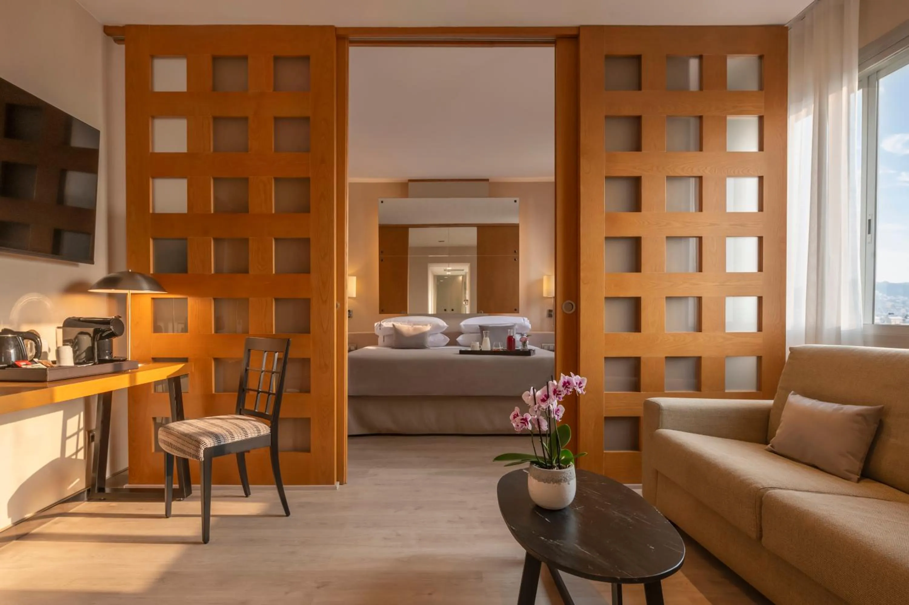 Living room, Bed in Hesperia Barcelona Presidente