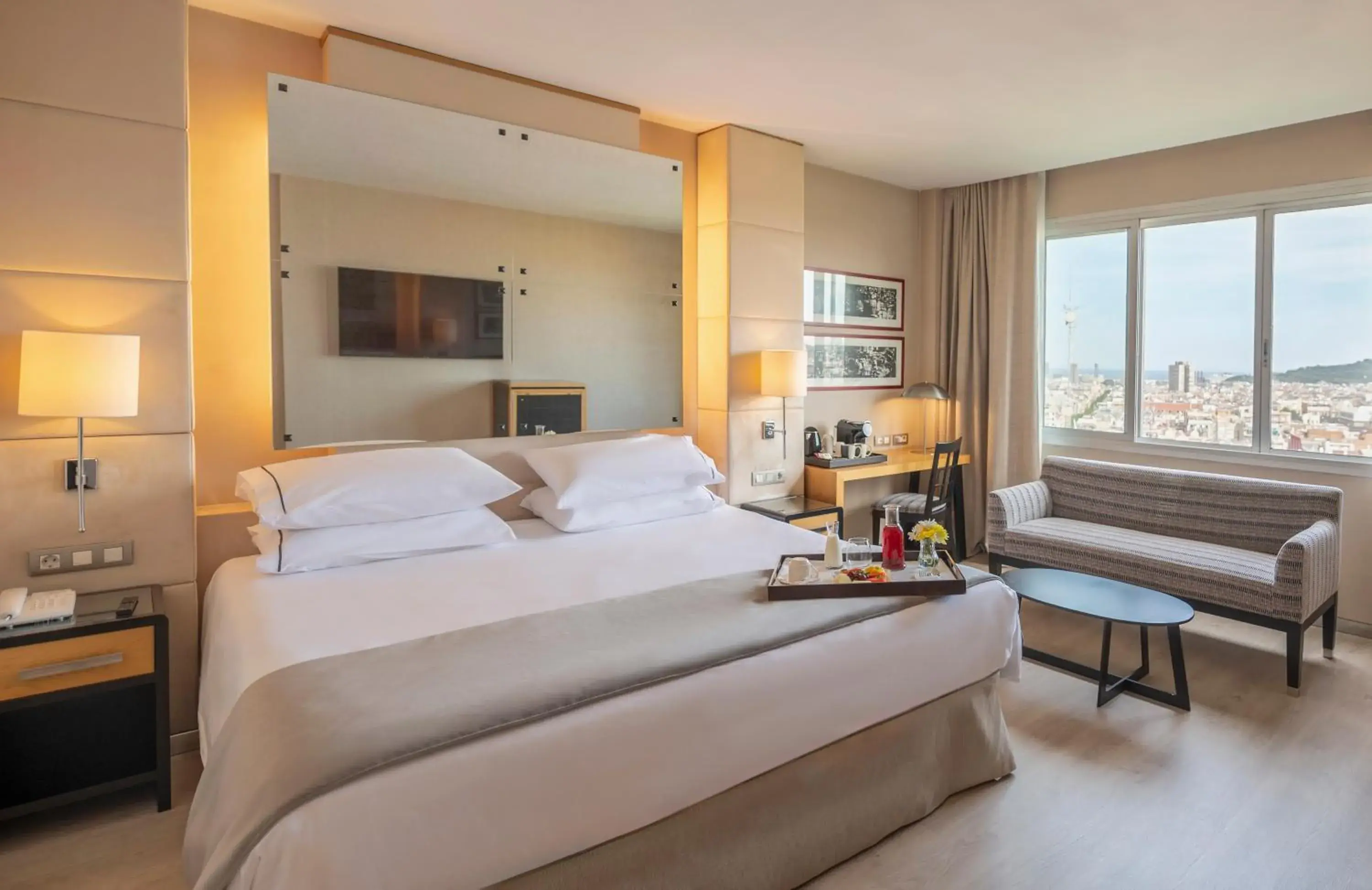 Superior Double or Twin Room with View in Hesperia Barcelona Presidente Superior Double or Twin Room with View in Hesperia Barcelona Presidente