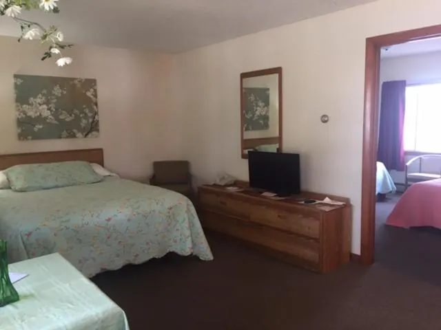 Other, Bed in Milford Motel On the River