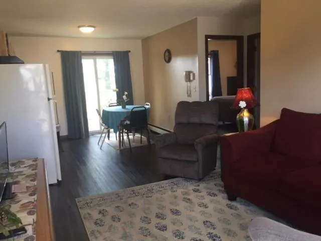 Living room in Milford Motel On the River