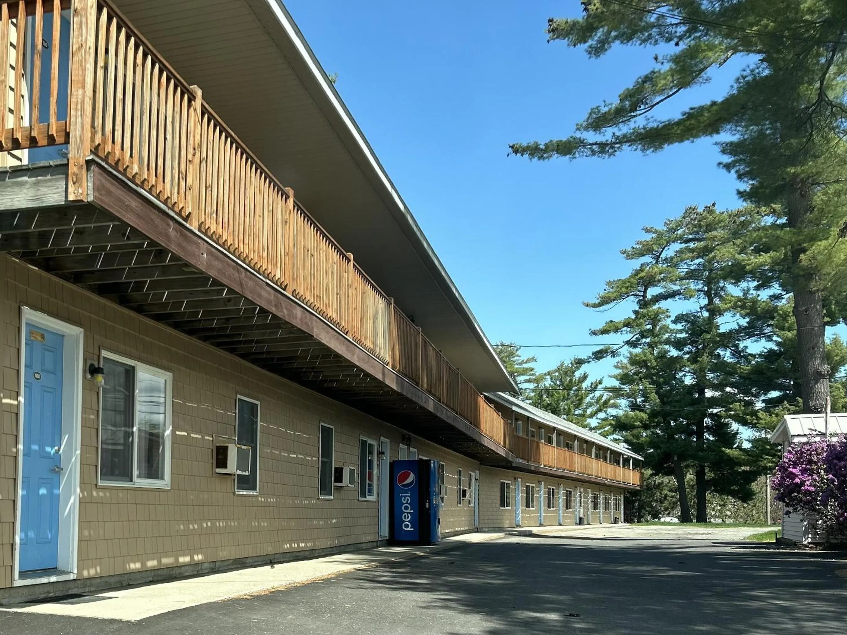 Property building in Milford Motel On the River