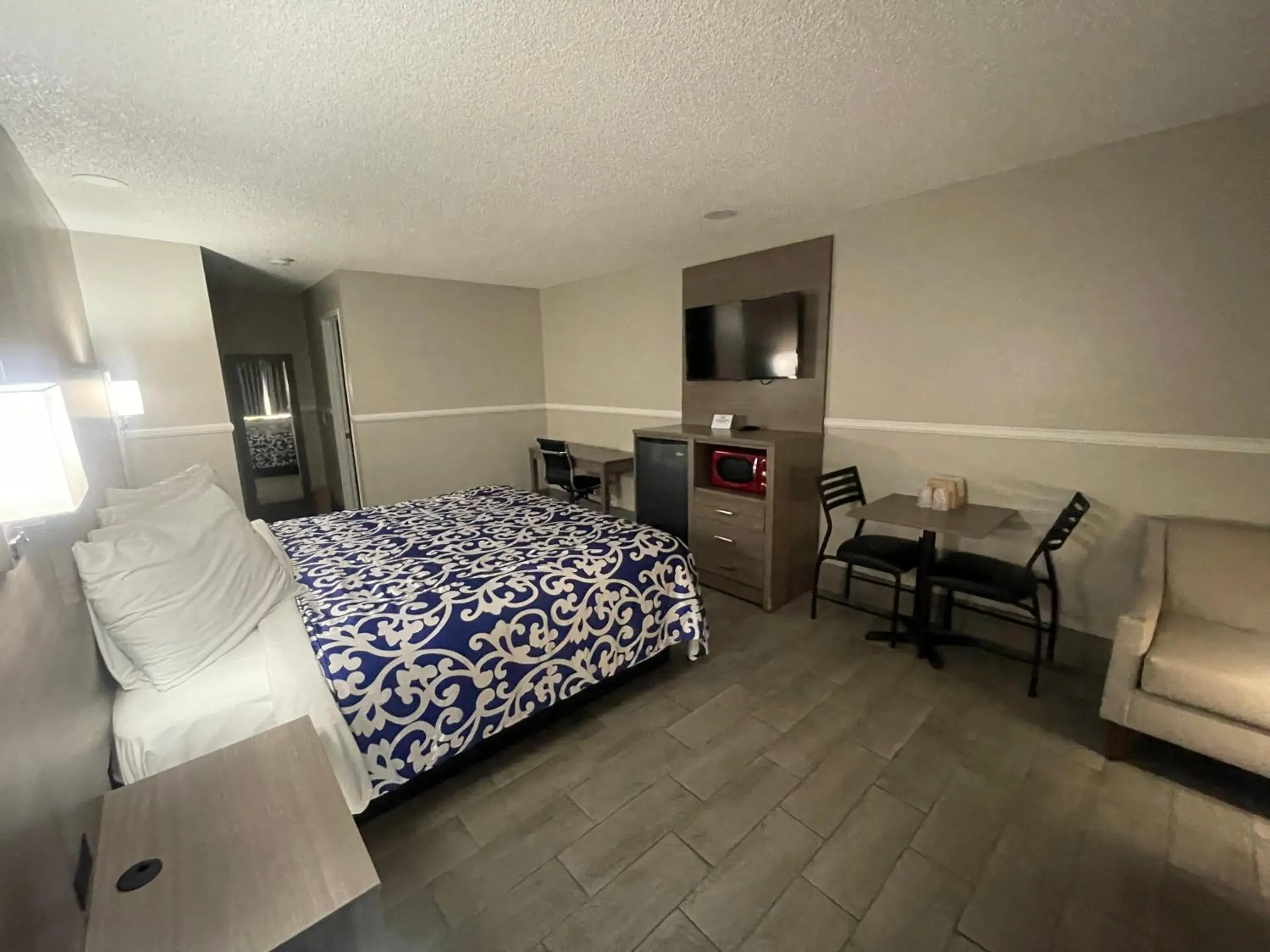 King Room - Non-Smoking in SimpleStay Suites - Downtown San Bernardino King Room - Non-Smoking in SimpleStay Suites - Downtown San Bernardino