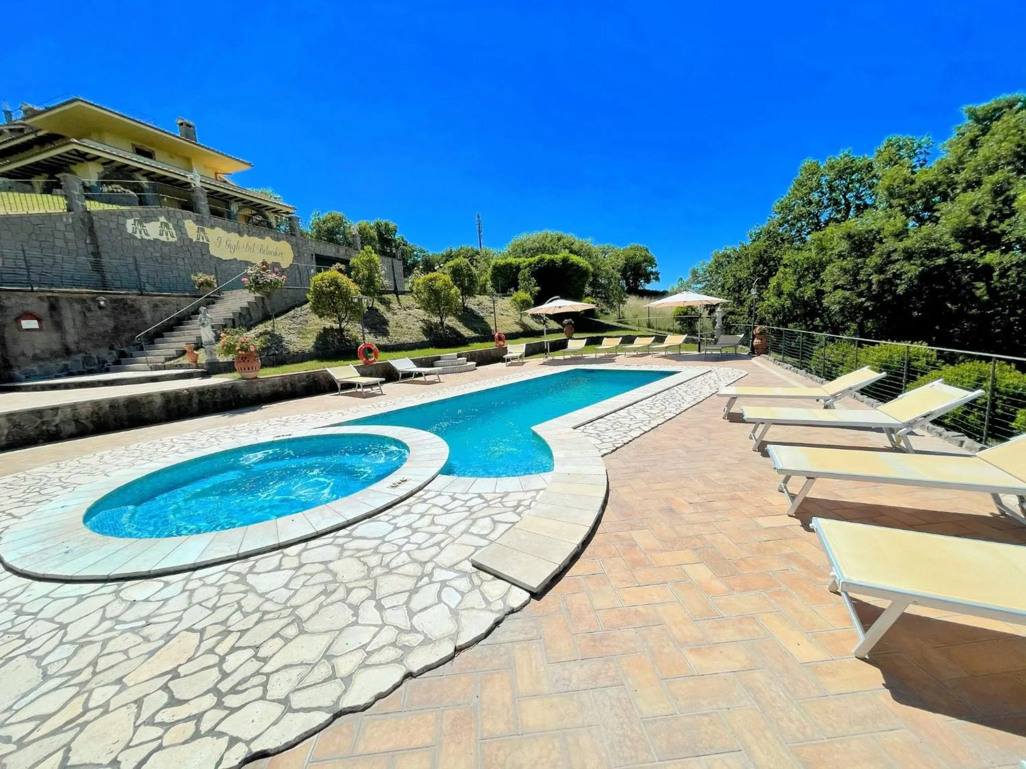 Pool, jacuzzi and events room - Charming villa in Umbria - sleeps 24 - lake view