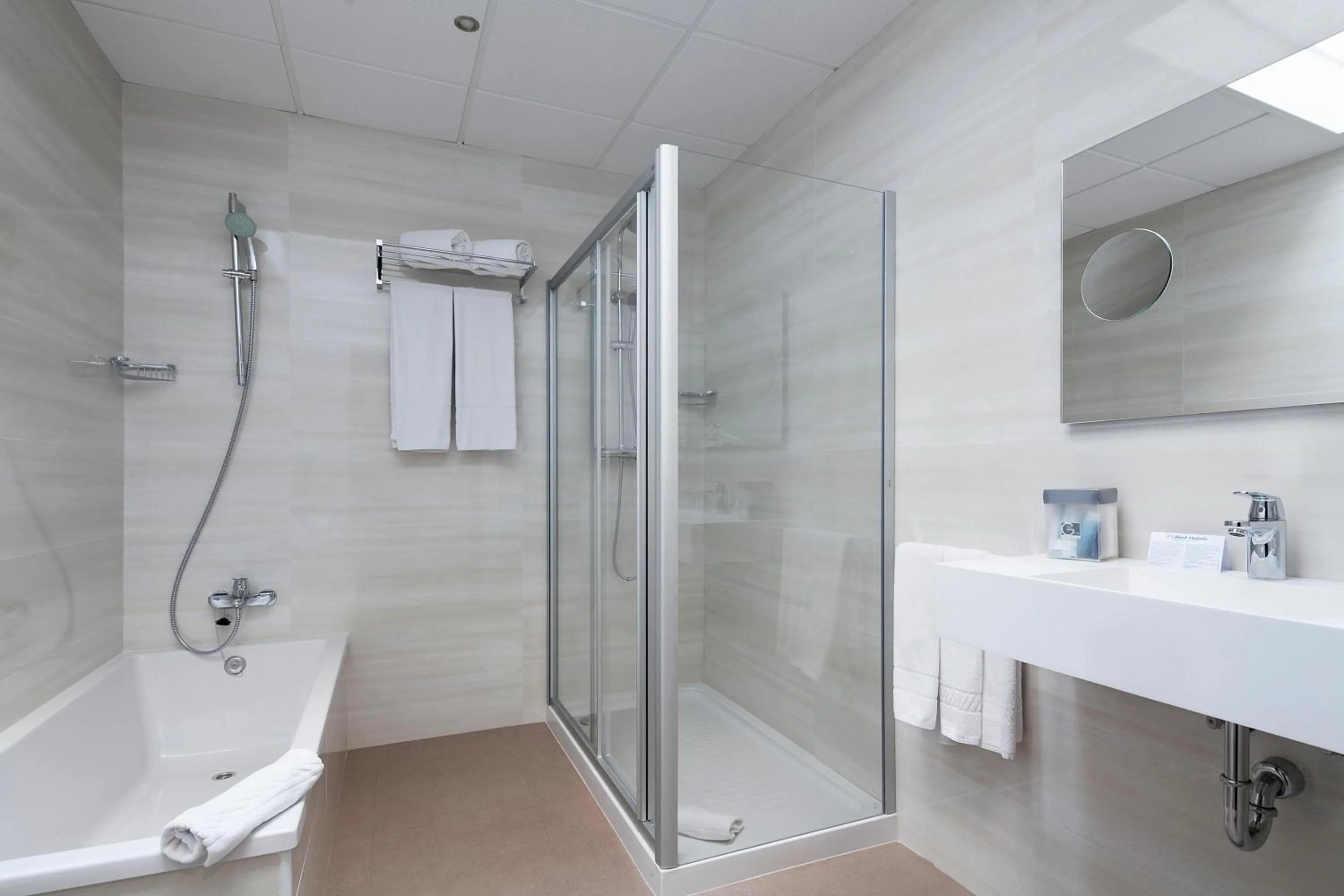 Bathroom in Hotel Best Auto Hogar