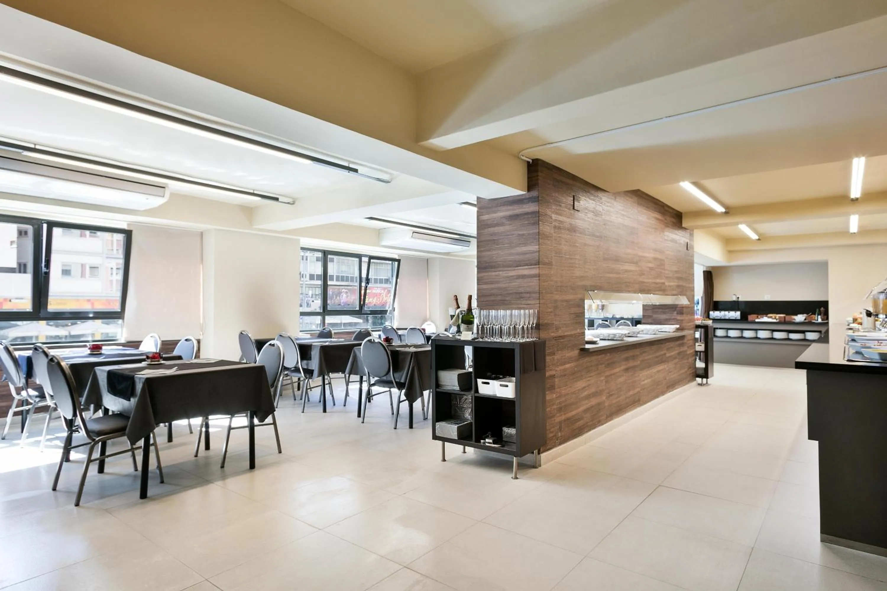 Restaurant/places to eat in Hotel Best Auto Hogar