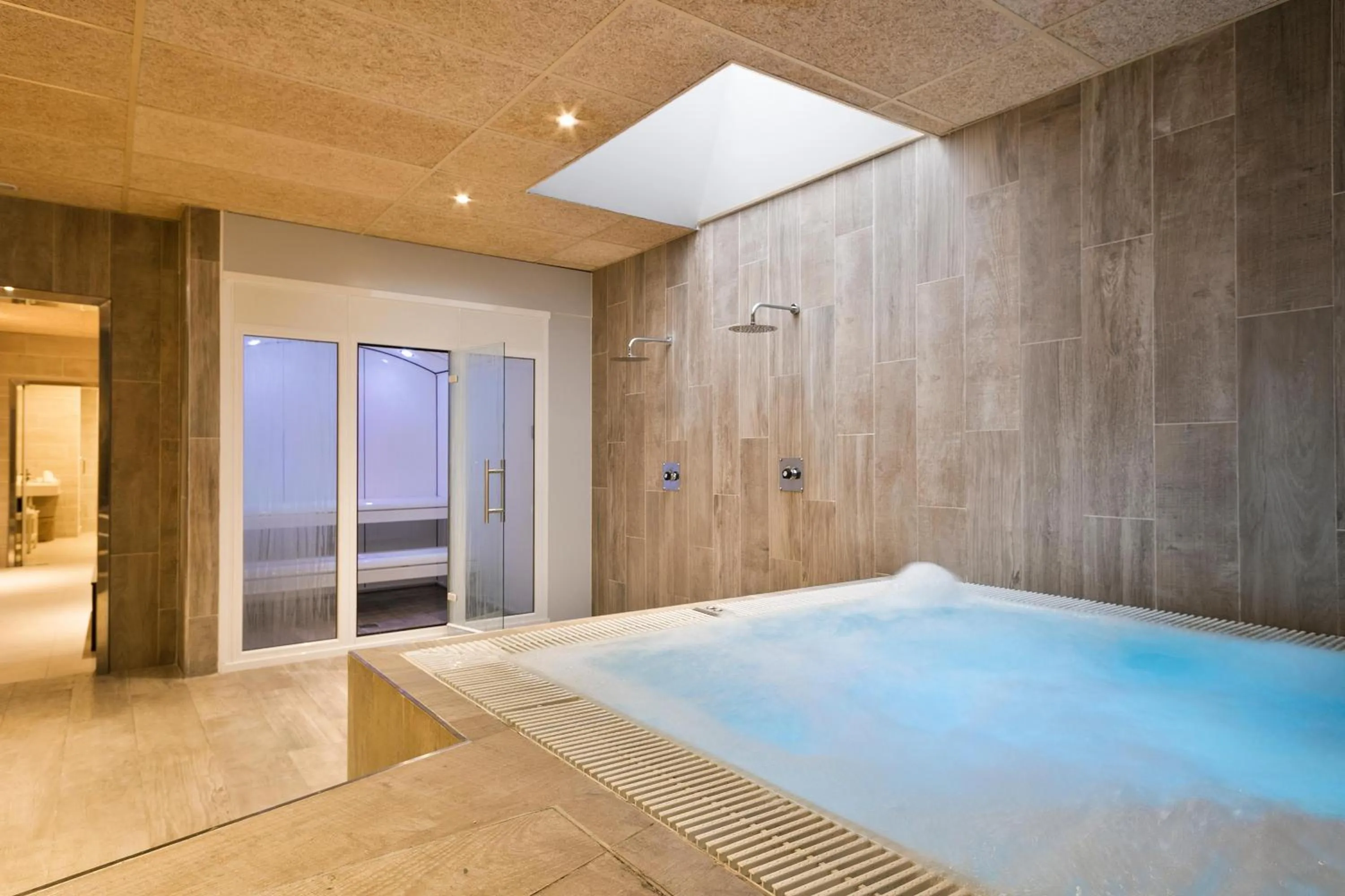 Hot Tub, Bed in Hotel Best Auto Hogar