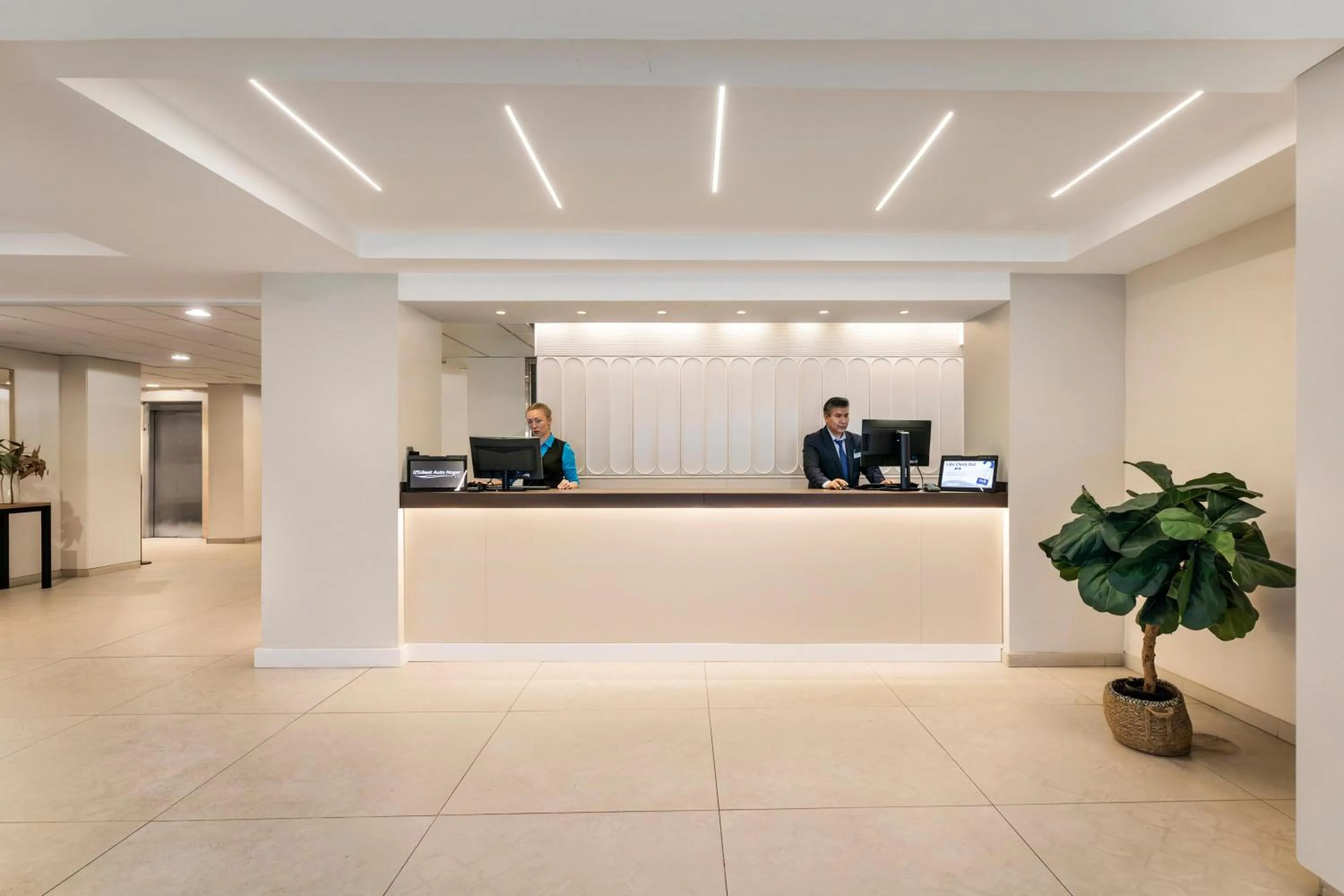 Lobby or reception in Hotel Best Auto Hogar