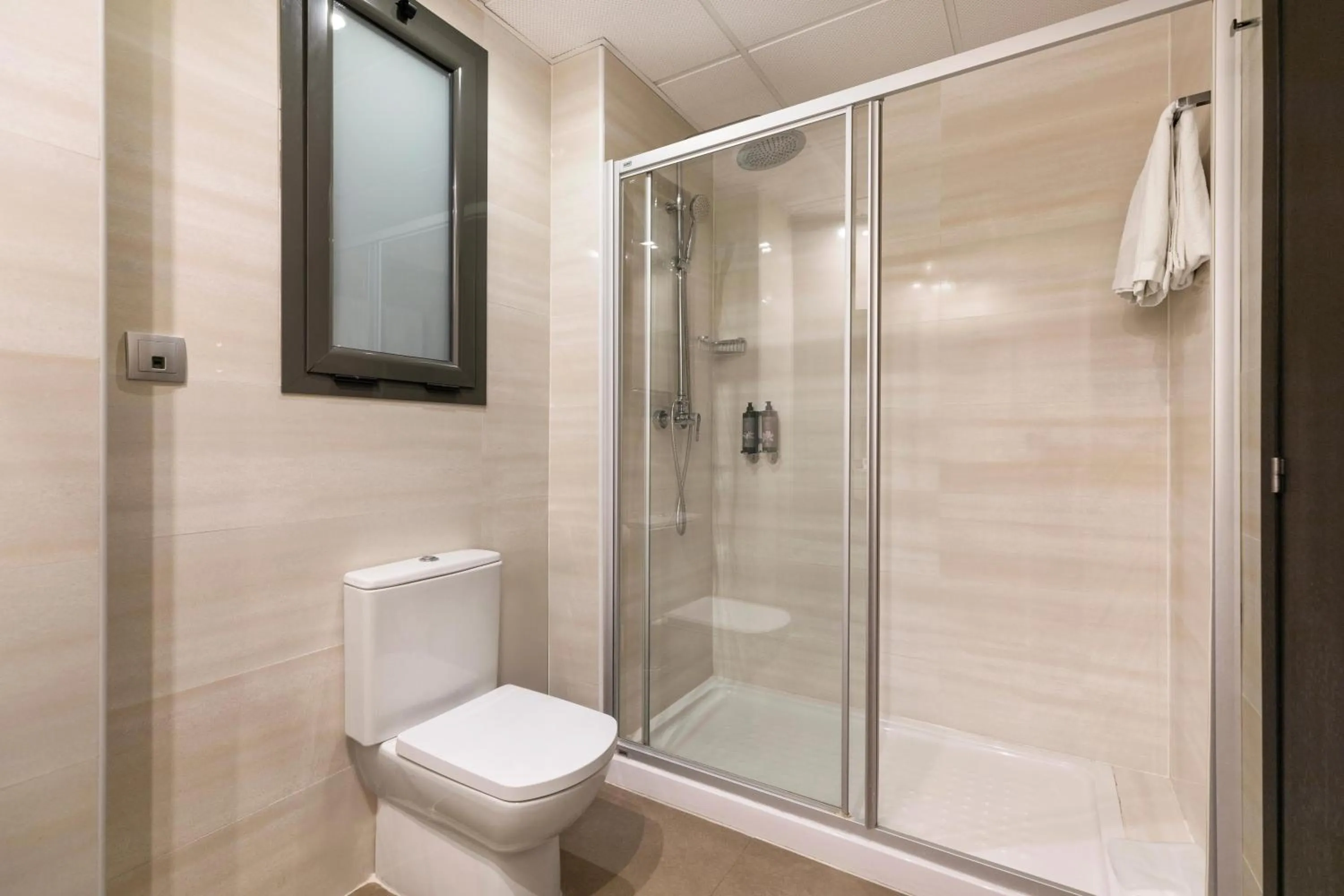 Shower in Hotel Best Auto Hogar