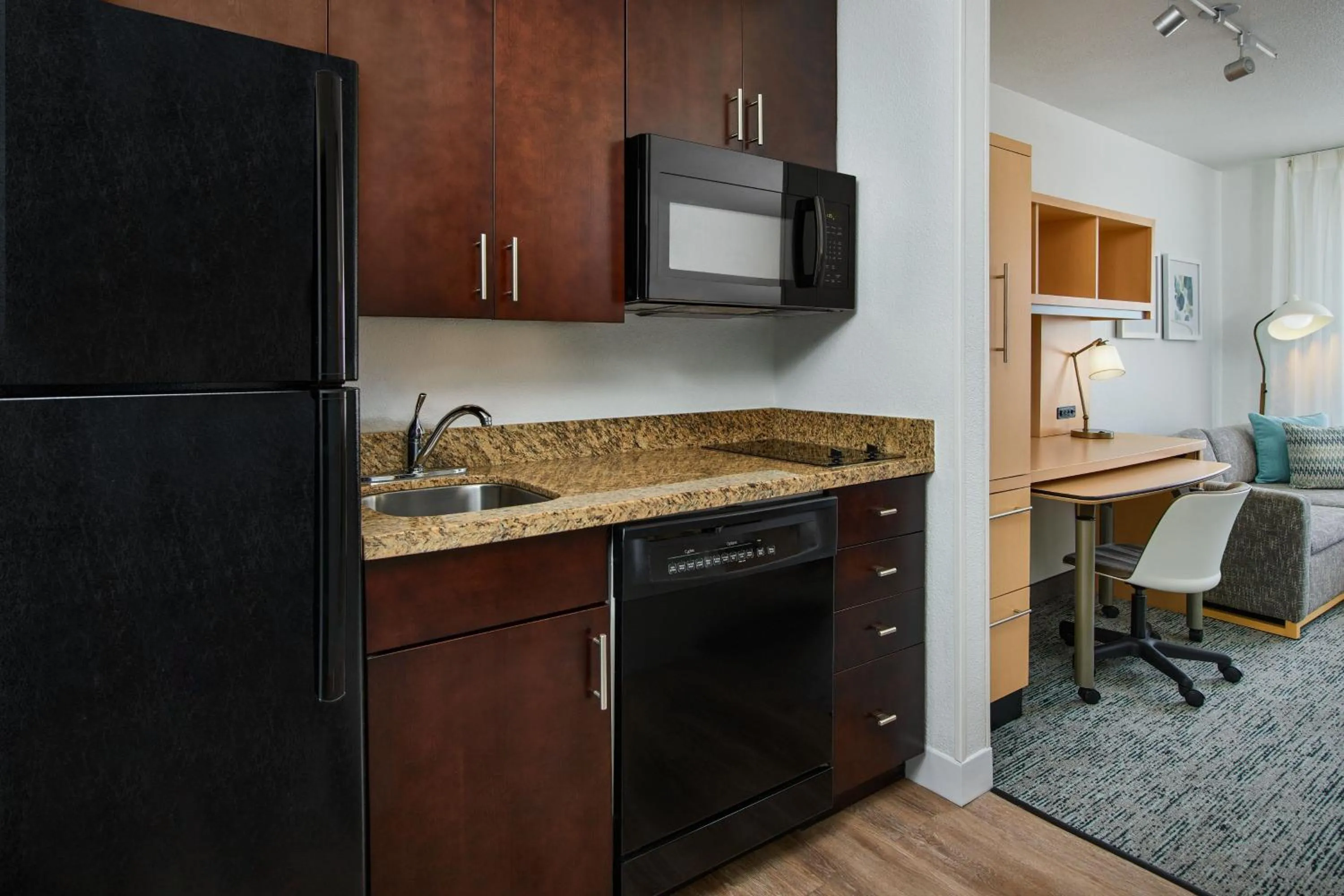 Kitchen or kitchenette in TownePlace Suites by Marriott Garden City