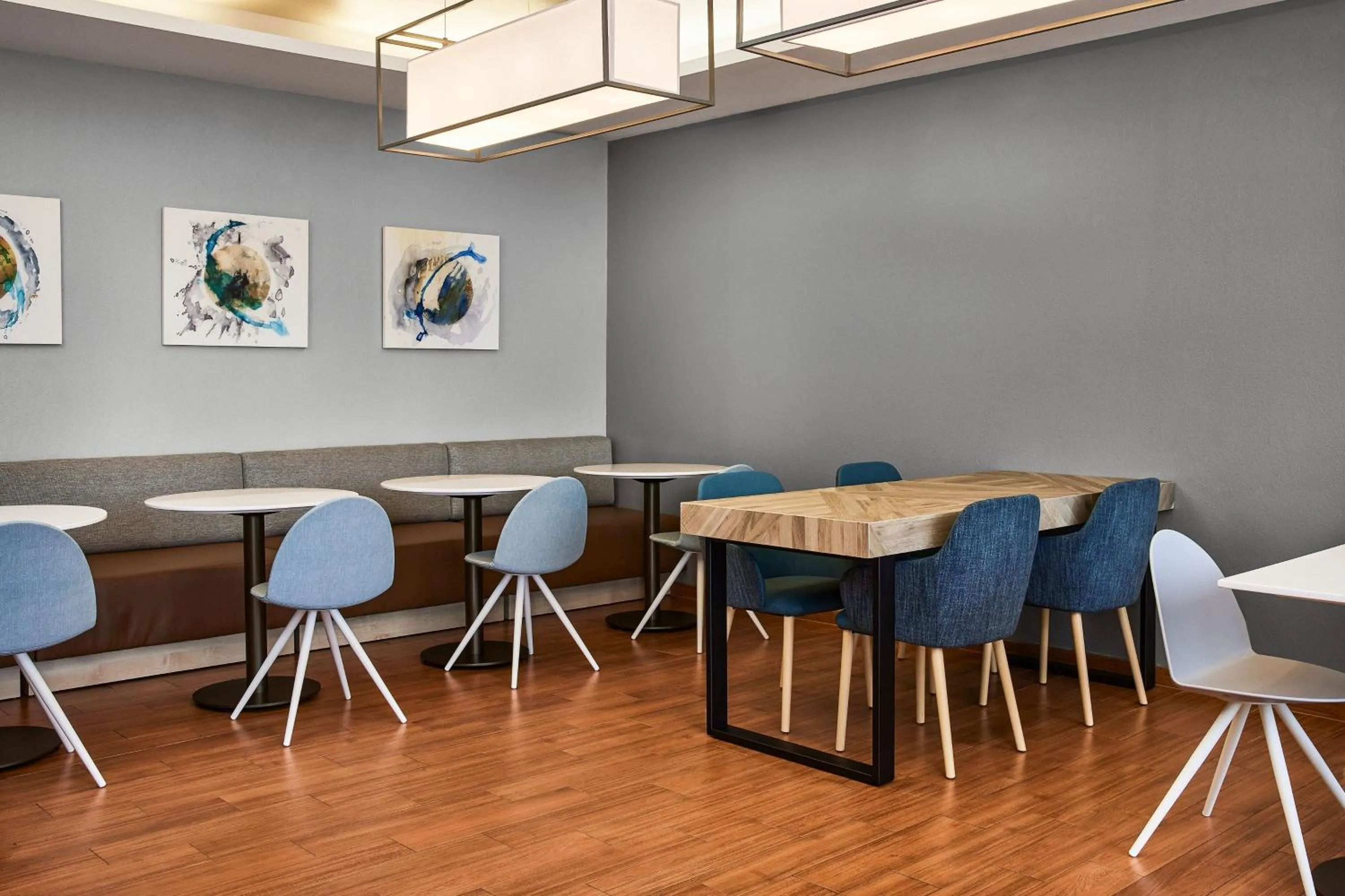 Breakfast in TownePlace Suites by Marriott Garden City