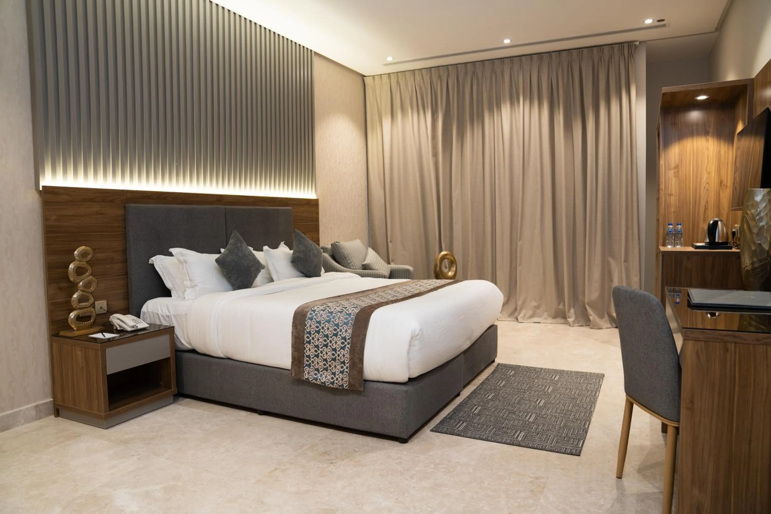 Bedroom, Bed in Sarwat Park Hotel Jeddah - سروات بارك جده