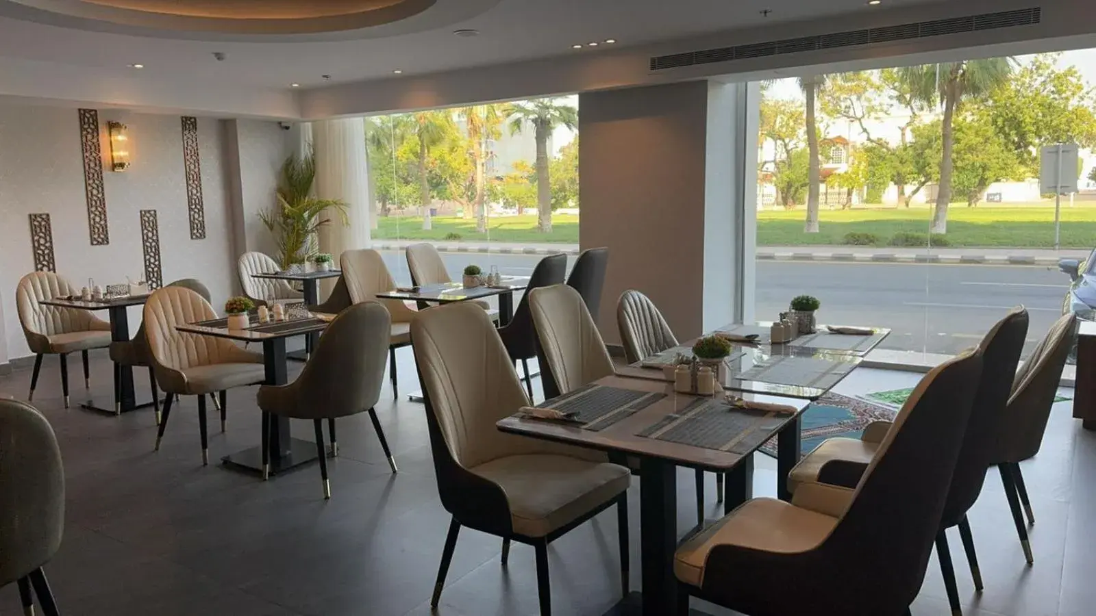 Restaurant/places to eat in Sarwat Park Hotel Jeddah - سروات بارك جده Restaurant/places to eat in Sarwat Park Hotel Jeddah - سروات بارك جده