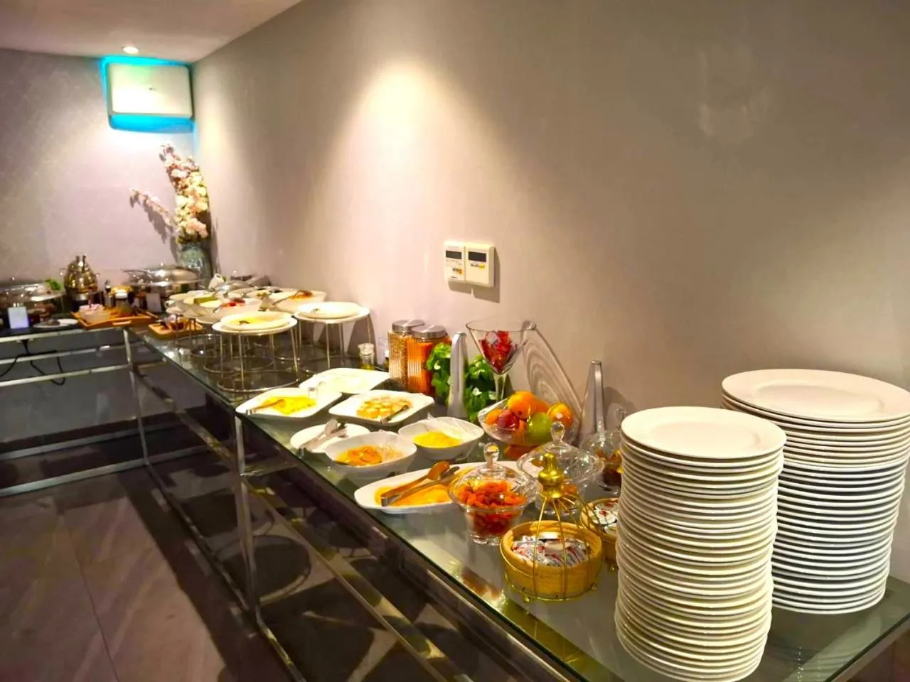 Restaurant/places to eat in Sarwat Park Hotel Jeddah