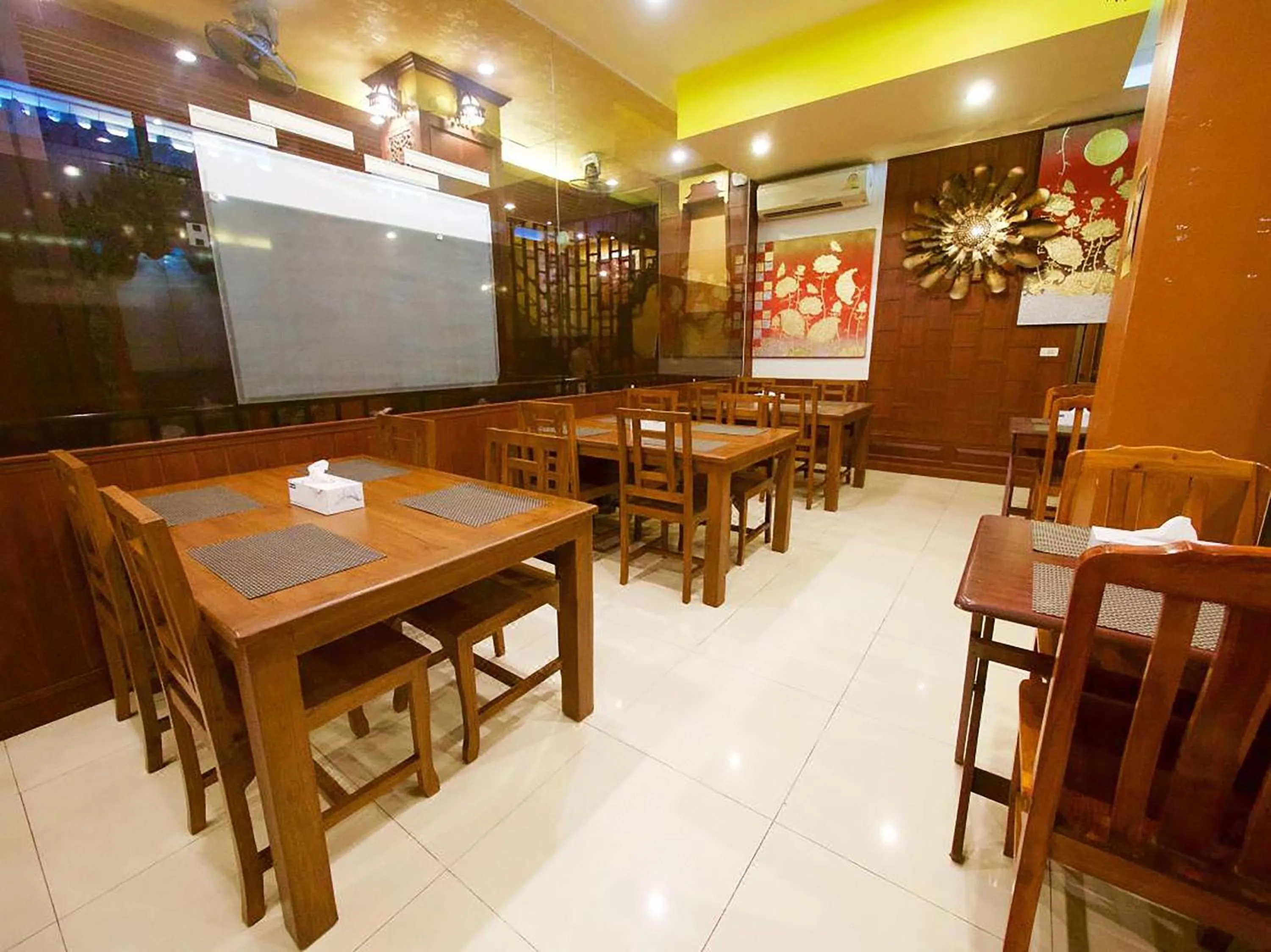 Restaurant/places to eat in 99 Residence