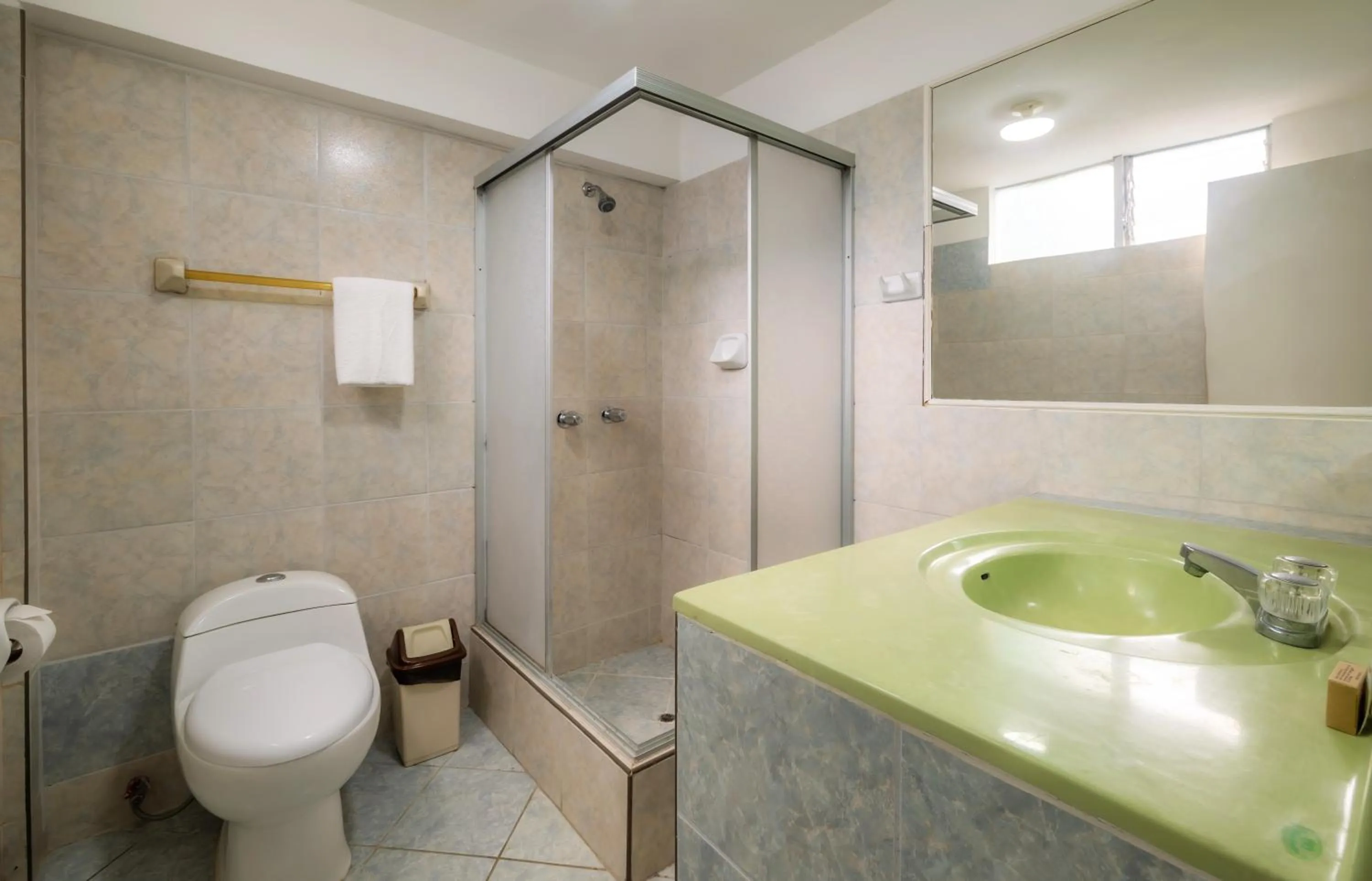 Shower in Hotel Country Trujillo