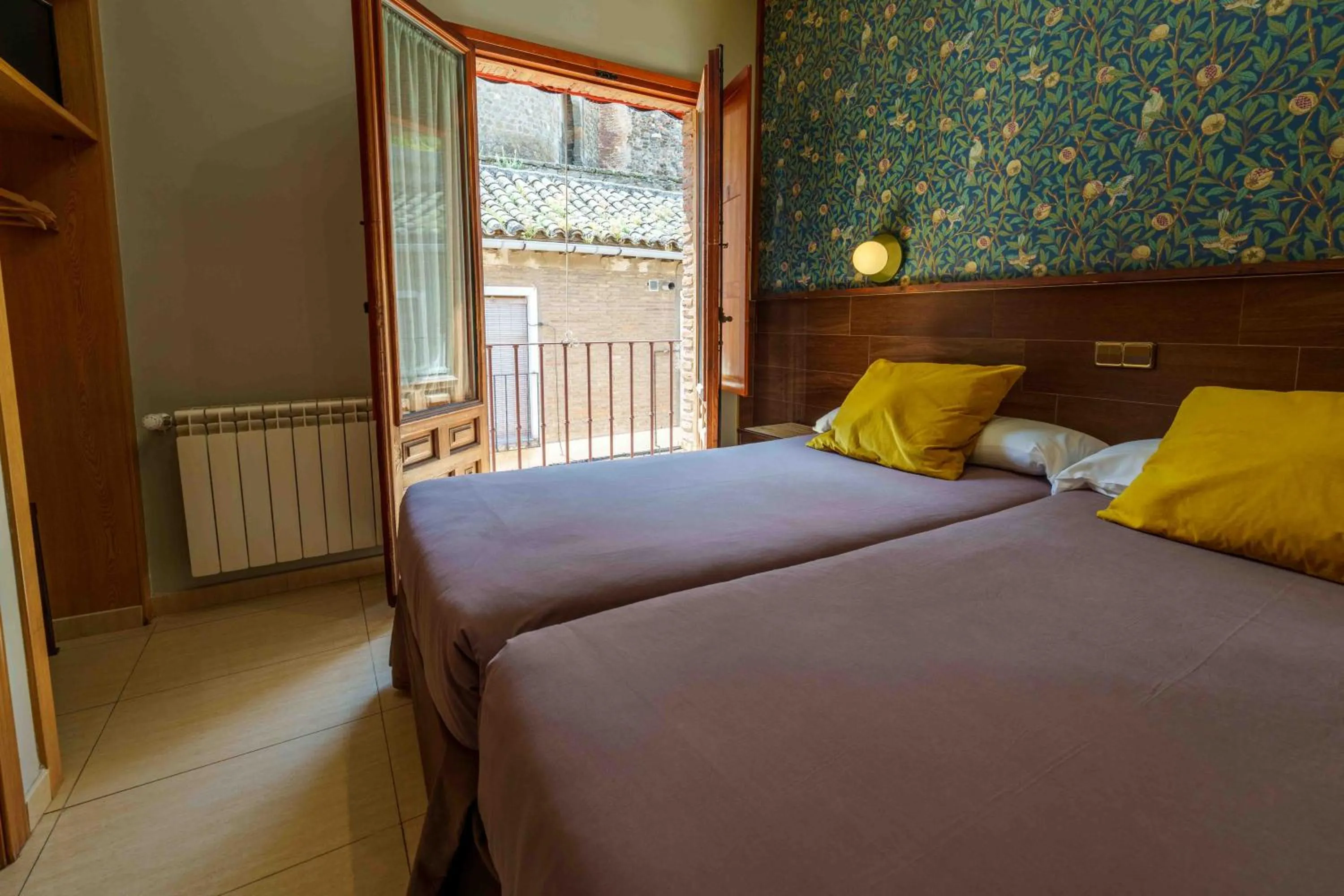 Balcony/Terrace, Bed in Hotel Sol