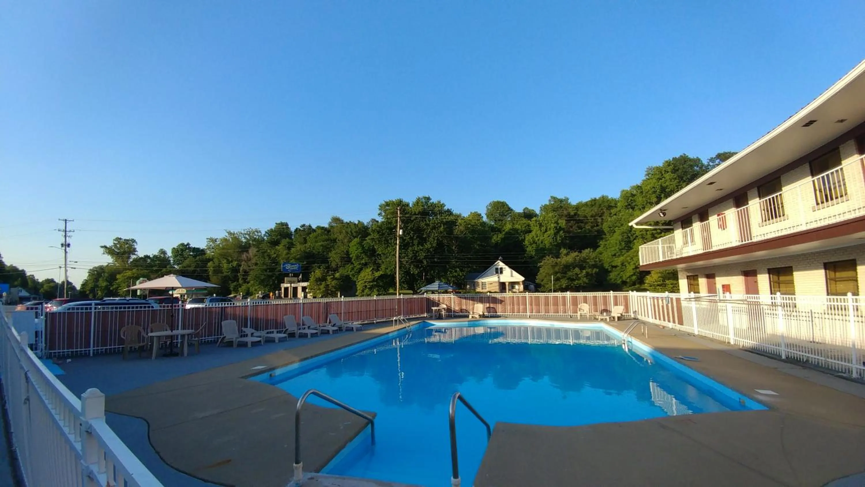 Swimming pool in Best Budget Inn Tell City