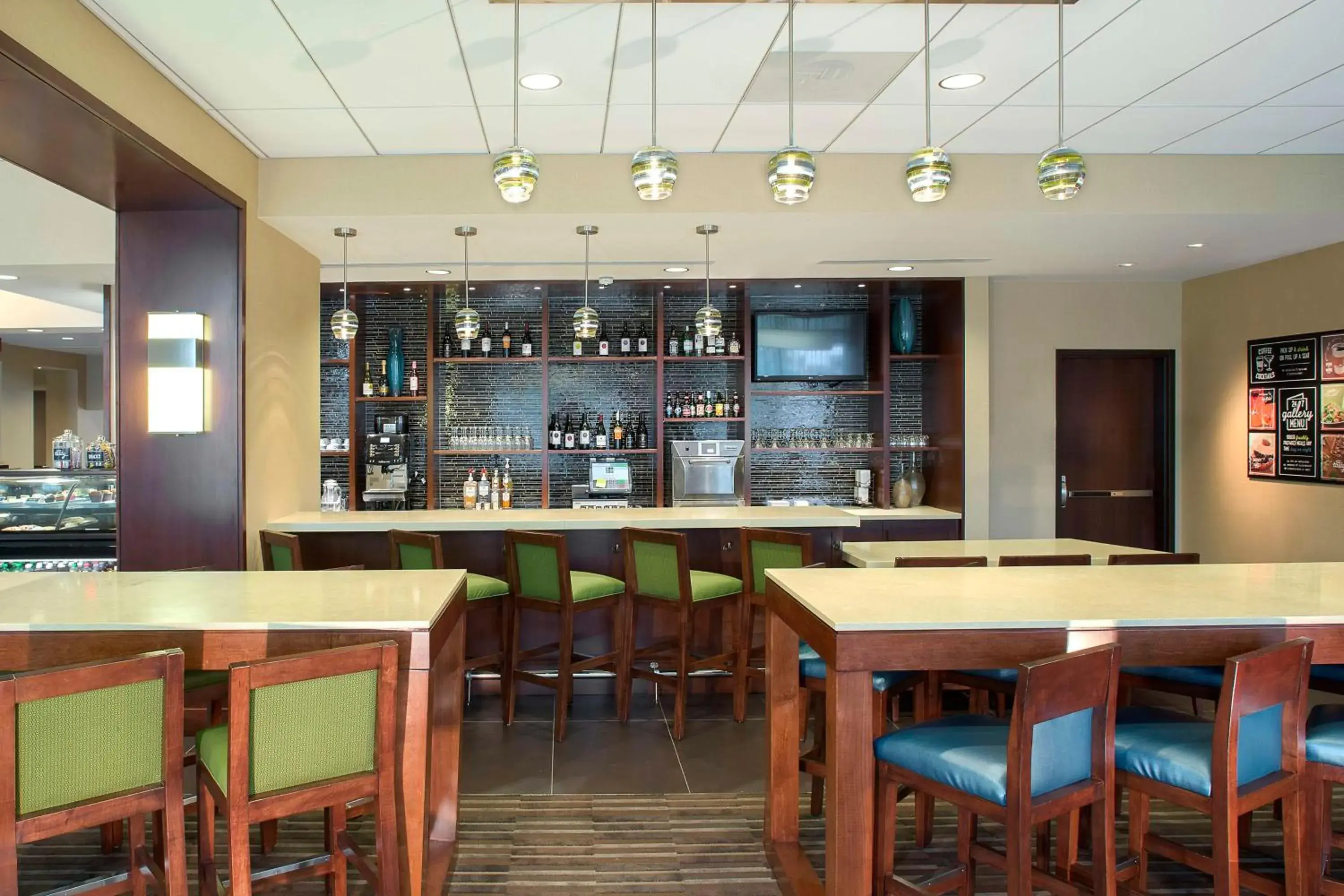 Lounge or bar in Hyatt Place Washington DC/US Capitol Lounge or bar in Hyatt Place Washington DC/US Capitol