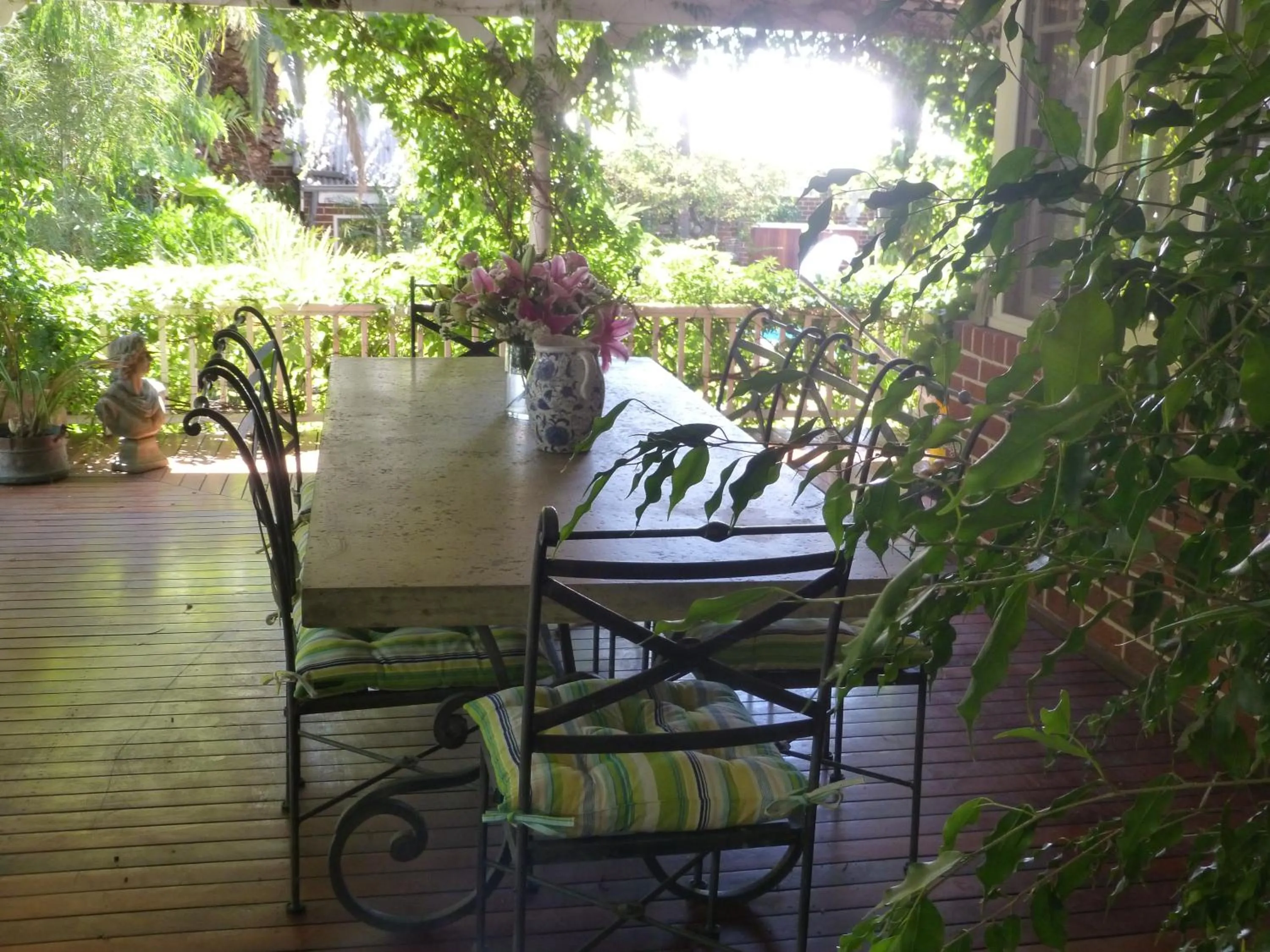 Garden in Lakeside Bed & Breakfast