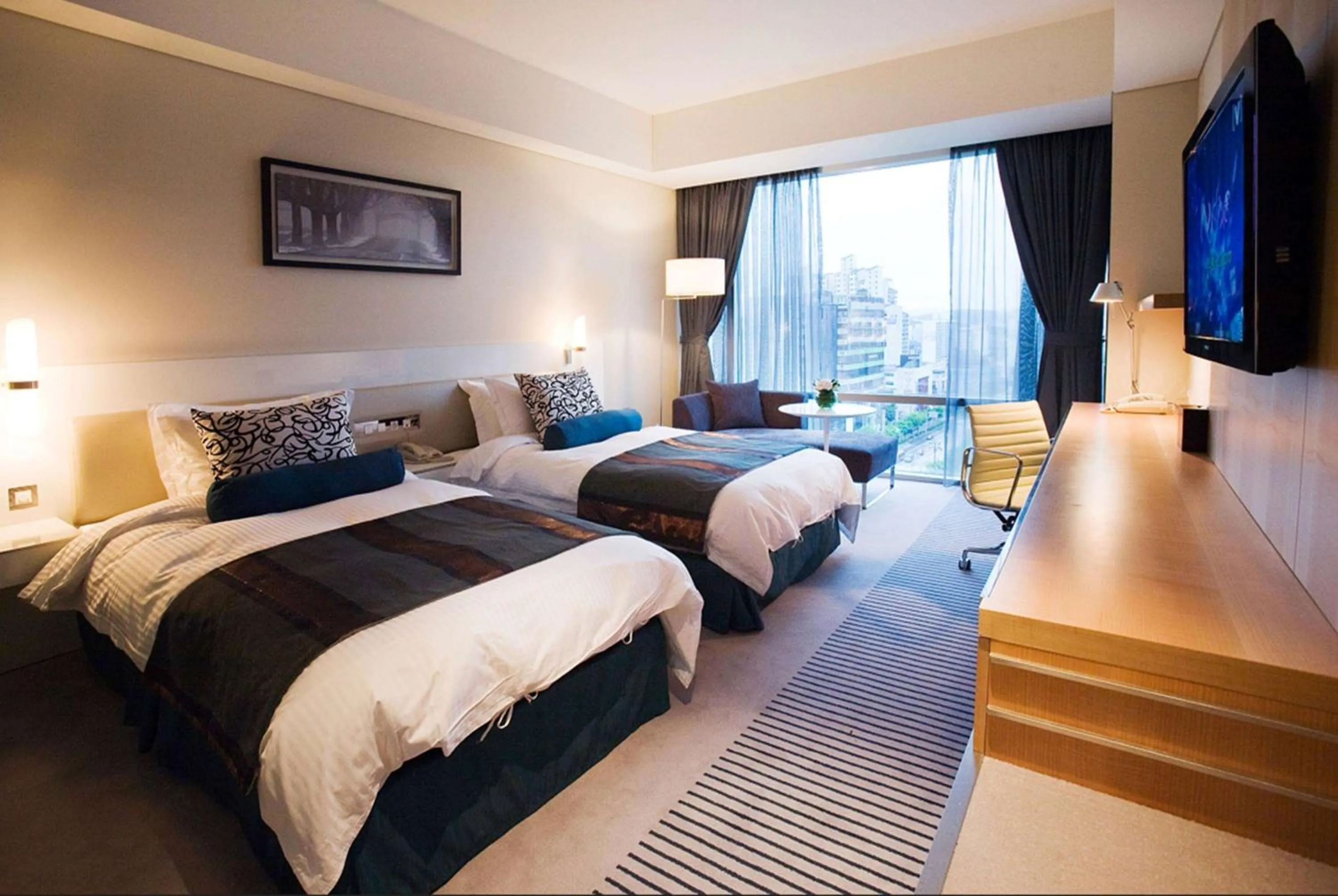 Photo of the whole room, Bed in Ramada Plaza by Wyndham Suwon