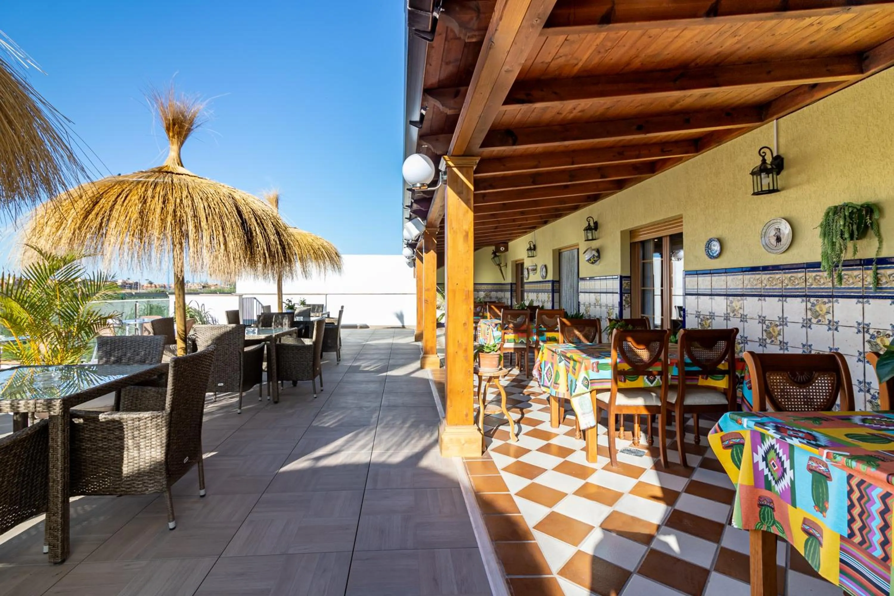 Restaurant/places to eat in Hotel Avenida Tropical by Bossh! Hotels