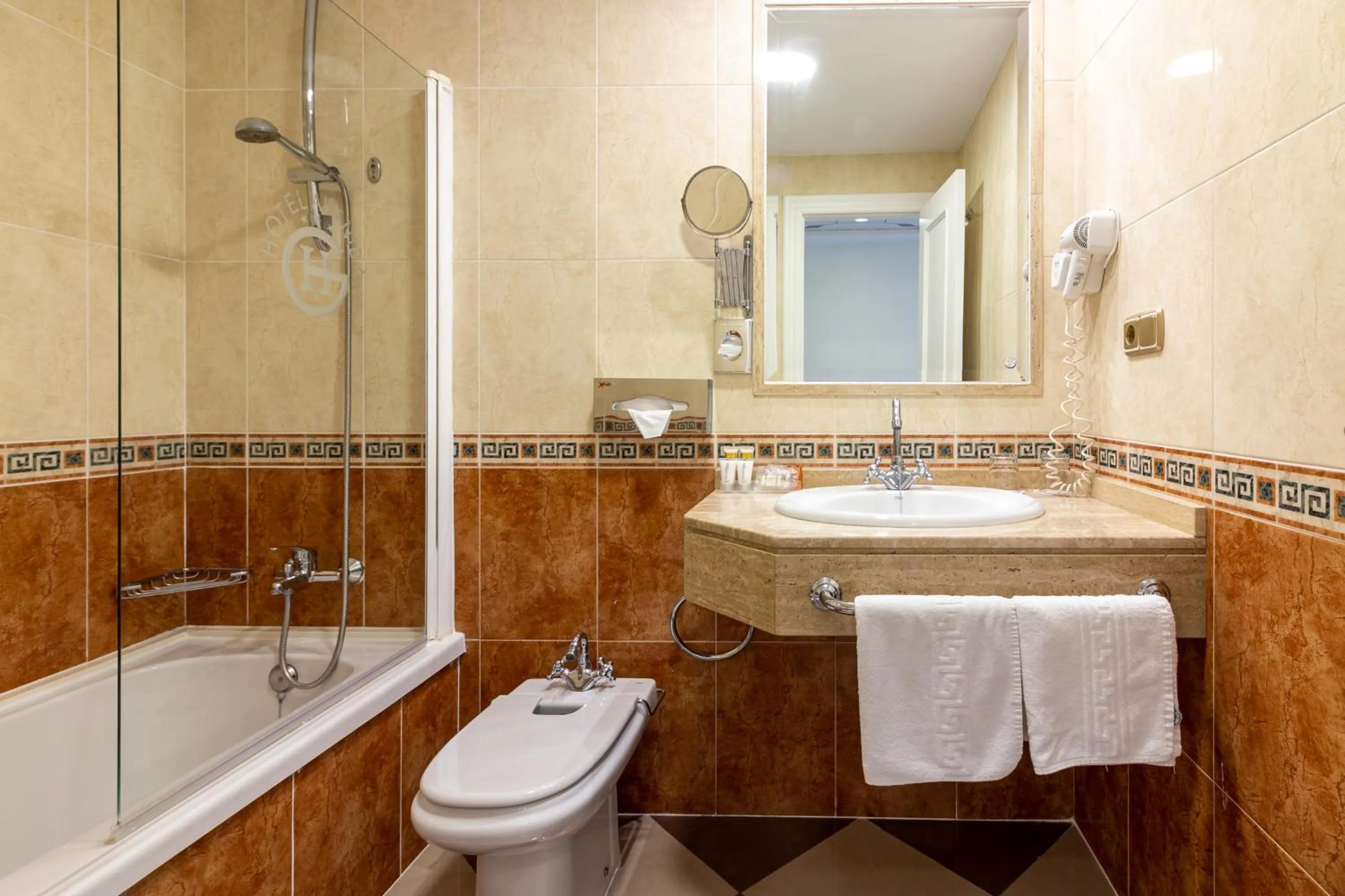 Bathroom in Hotel Avenida Tropical by Bossh! Hotels