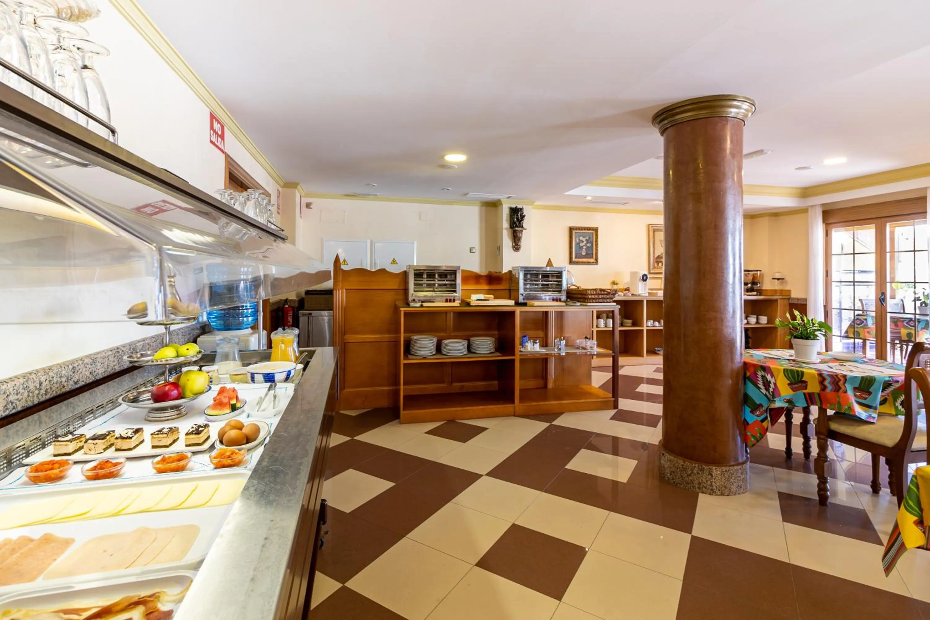 Restaurant/places to eat in Hotel Avenida Tropical by Bossh! Hotels