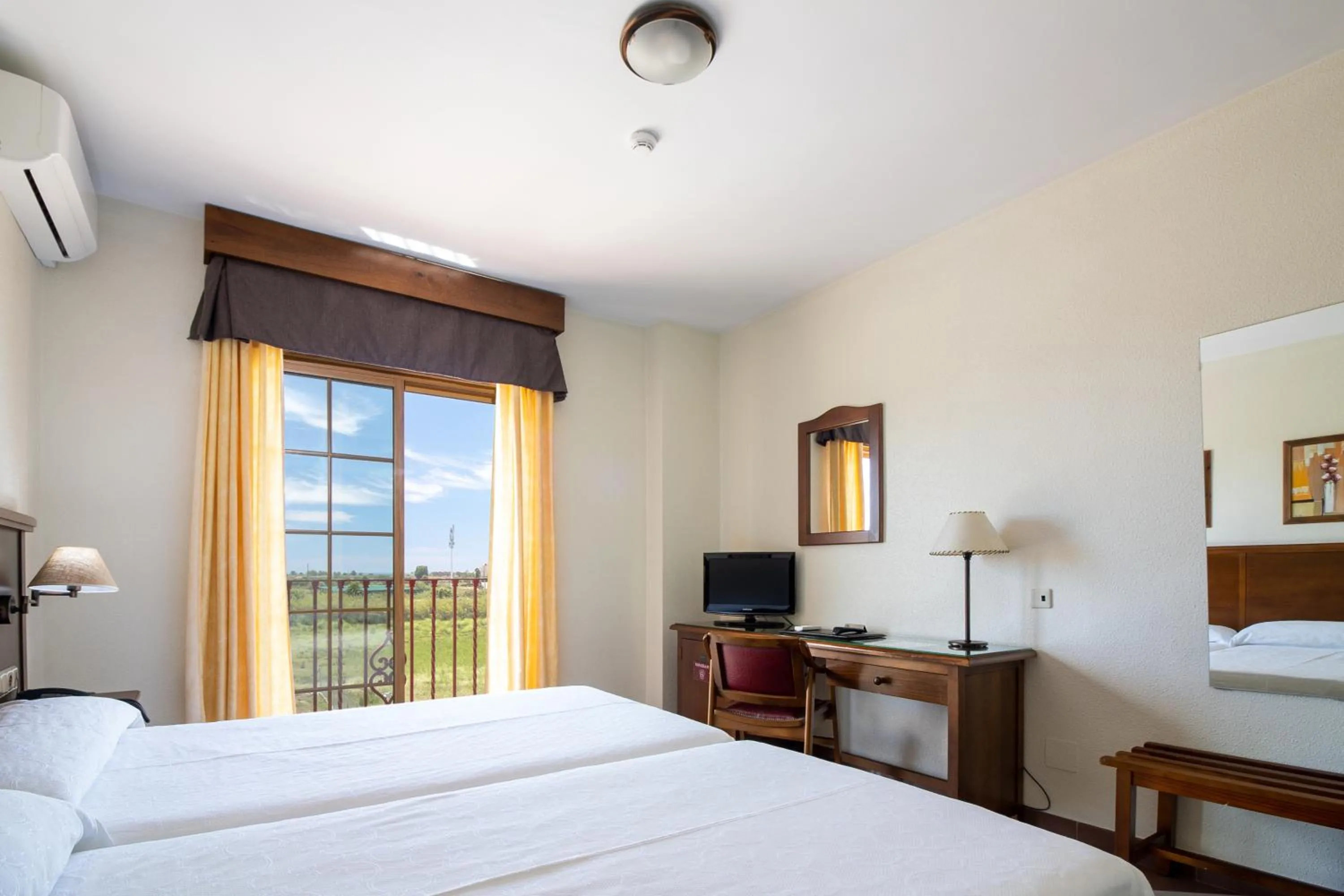 Photo of the whole room, Bed in Hotel Avenida Tropical by Bossh! Hotels