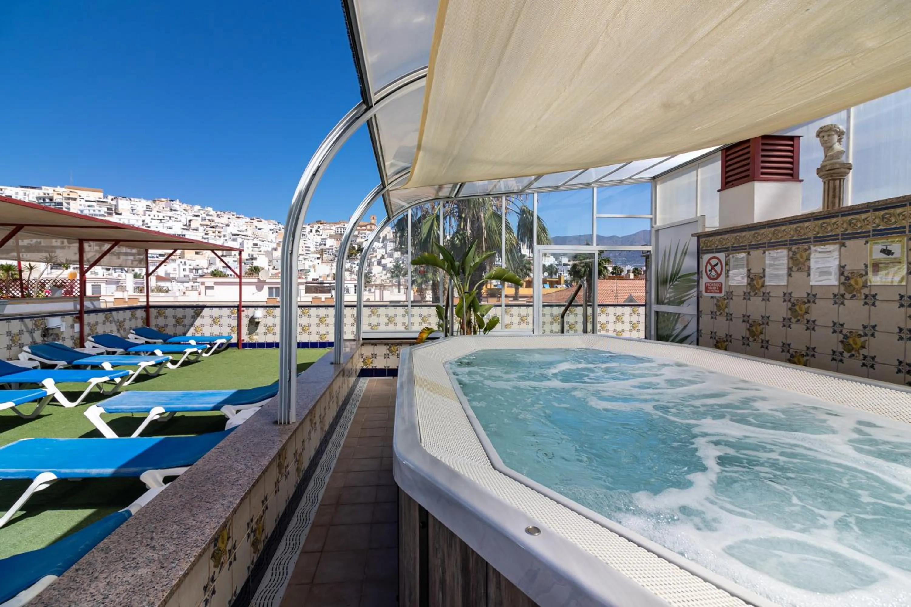 Hot Tub in Hotel Avenida Tropical by Bossh! Hotels