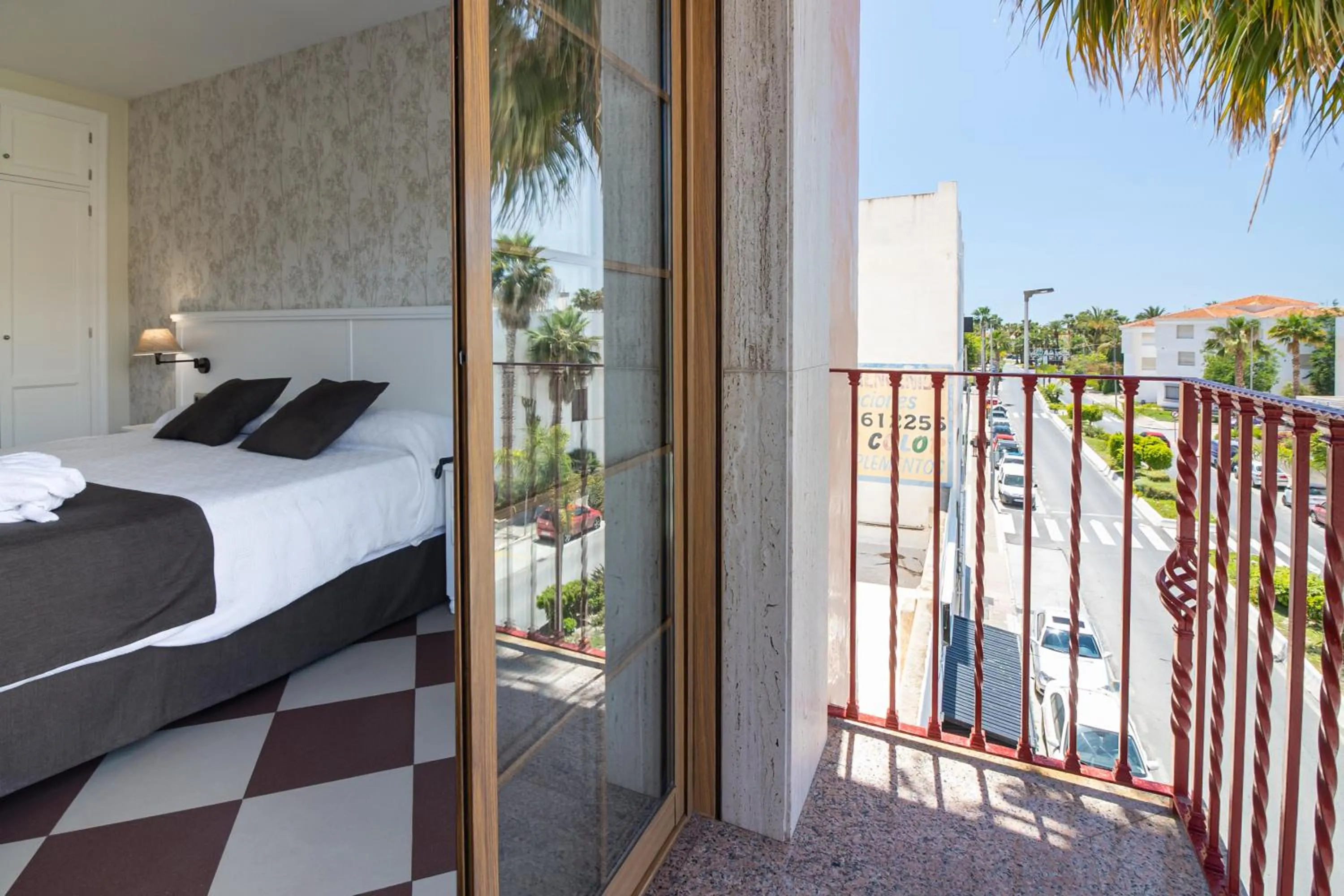 Balcony/Terrace, Bed in Hotel Avenida Tropical by Bossh! Hotels