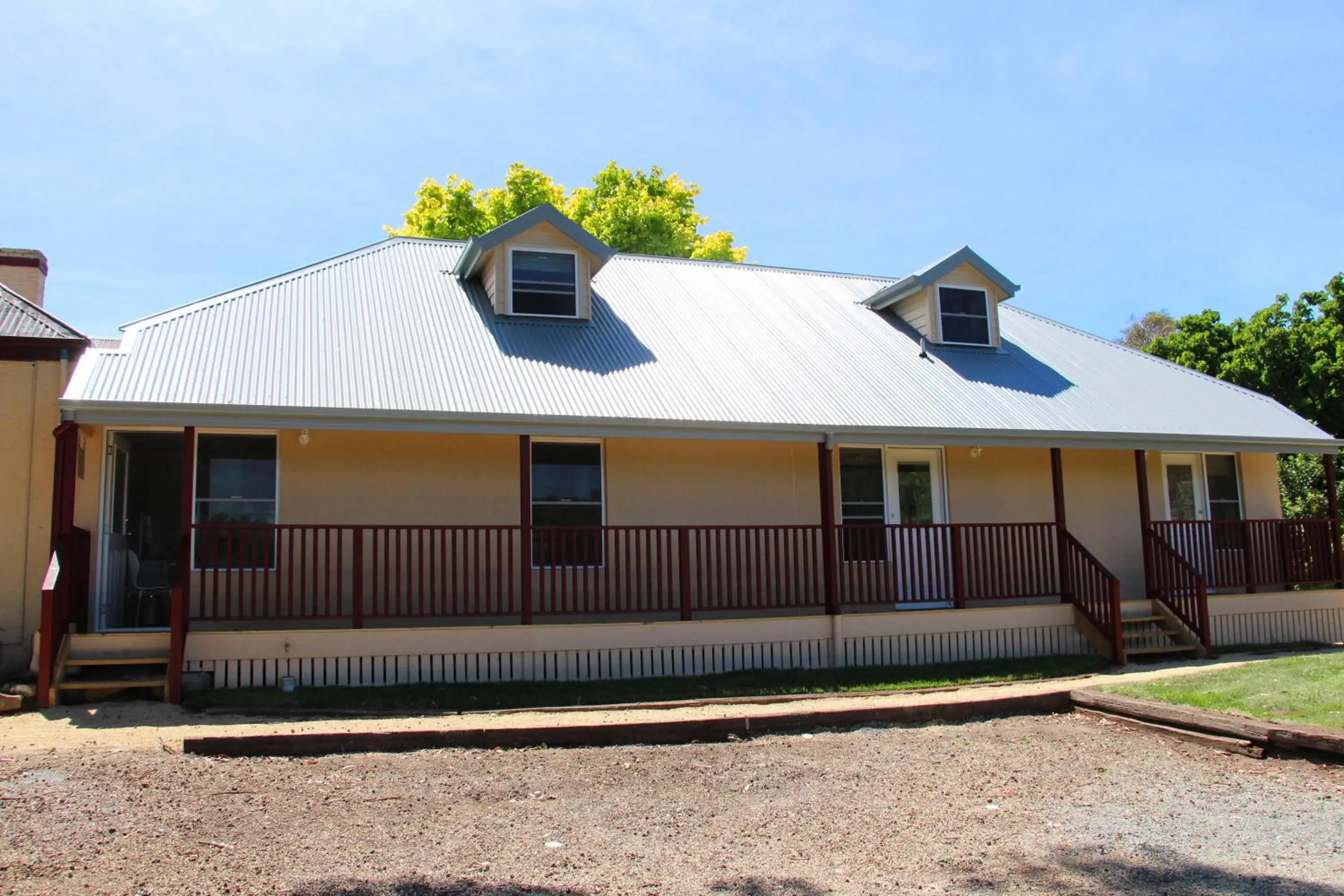 Property building in Richmond Coachmans Rest Property building in Richmond Coachmans Rest