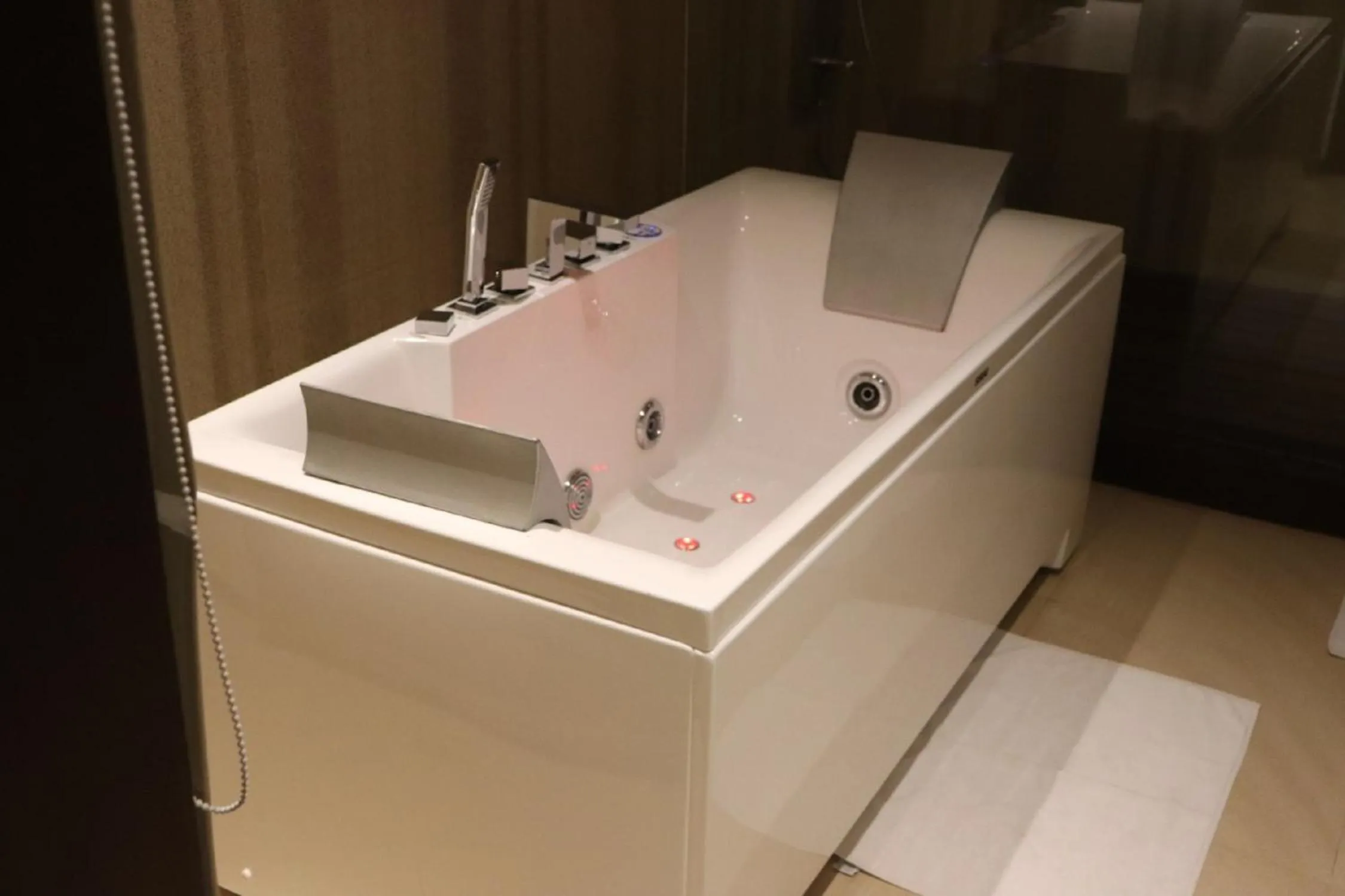 Bathroom in Pandanus Beach Resort & Spa