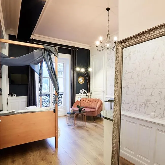 Photo of the whole room, Bed in Le Gatsby 3 étoiles