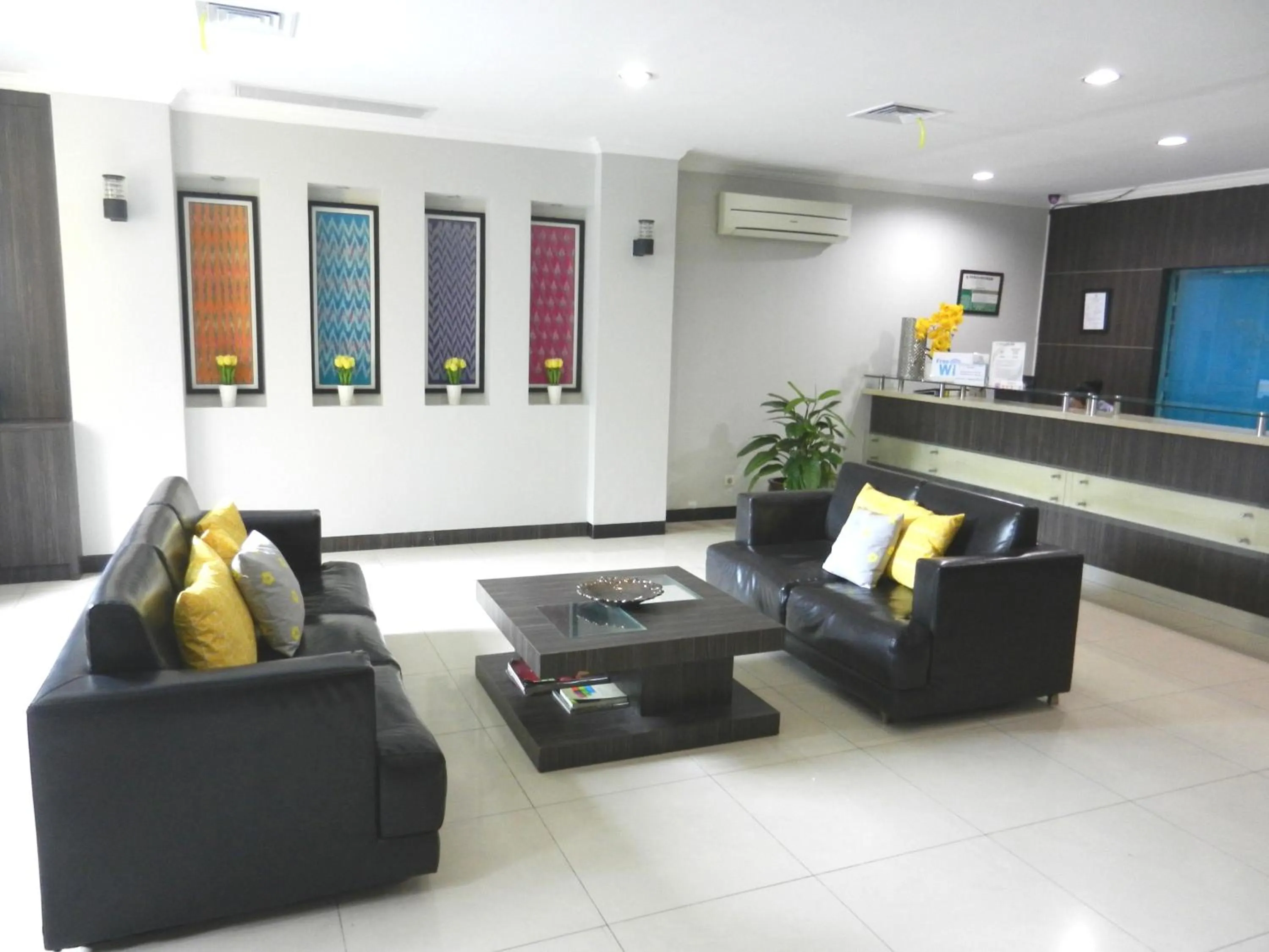 Communal lounge/ TV room in Karsa Utama Hotel