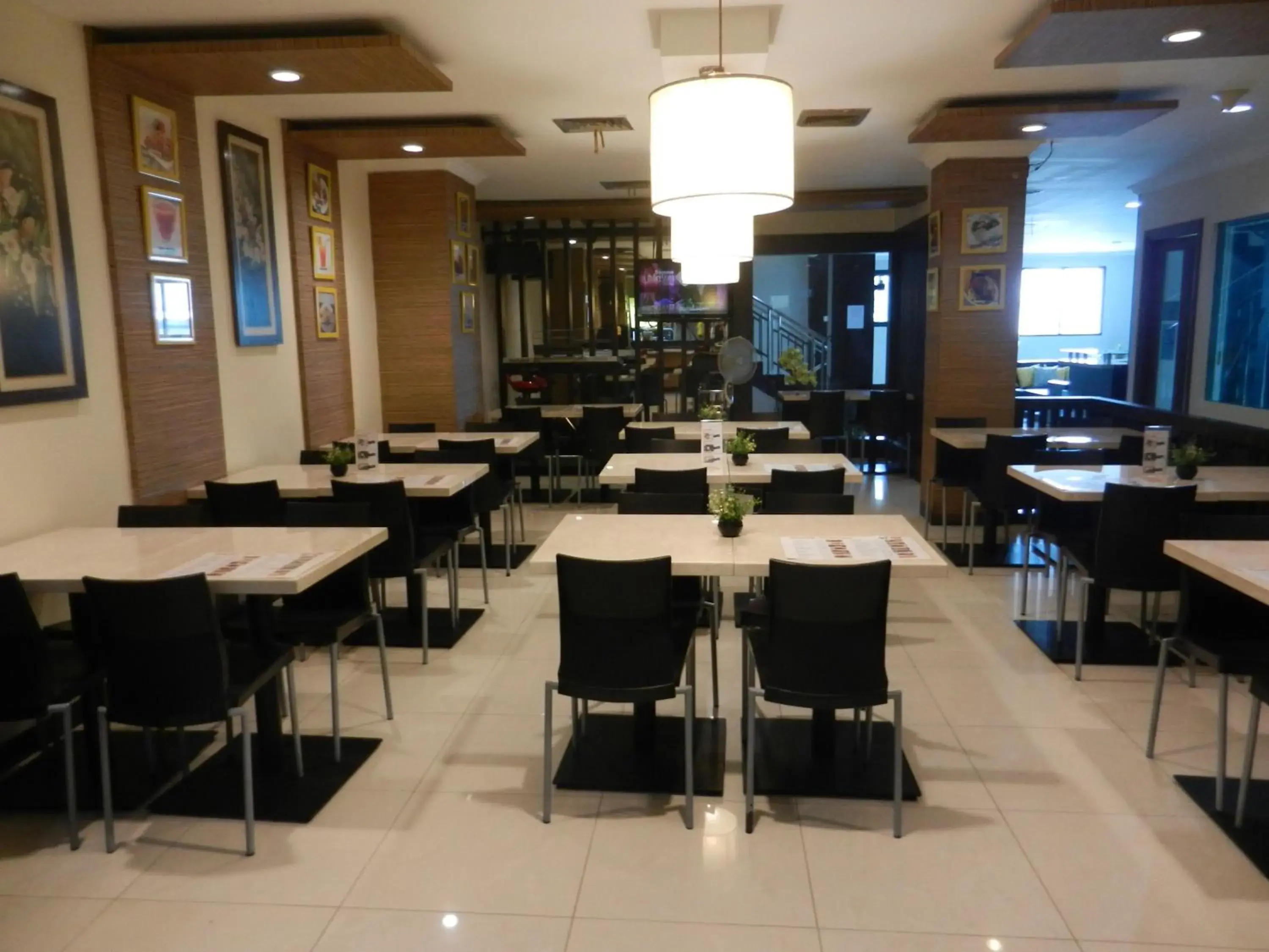 Restaurant/places to eat in Karsa Utama Hotel Restaurant/places to eat in Karsa Utama Hotel