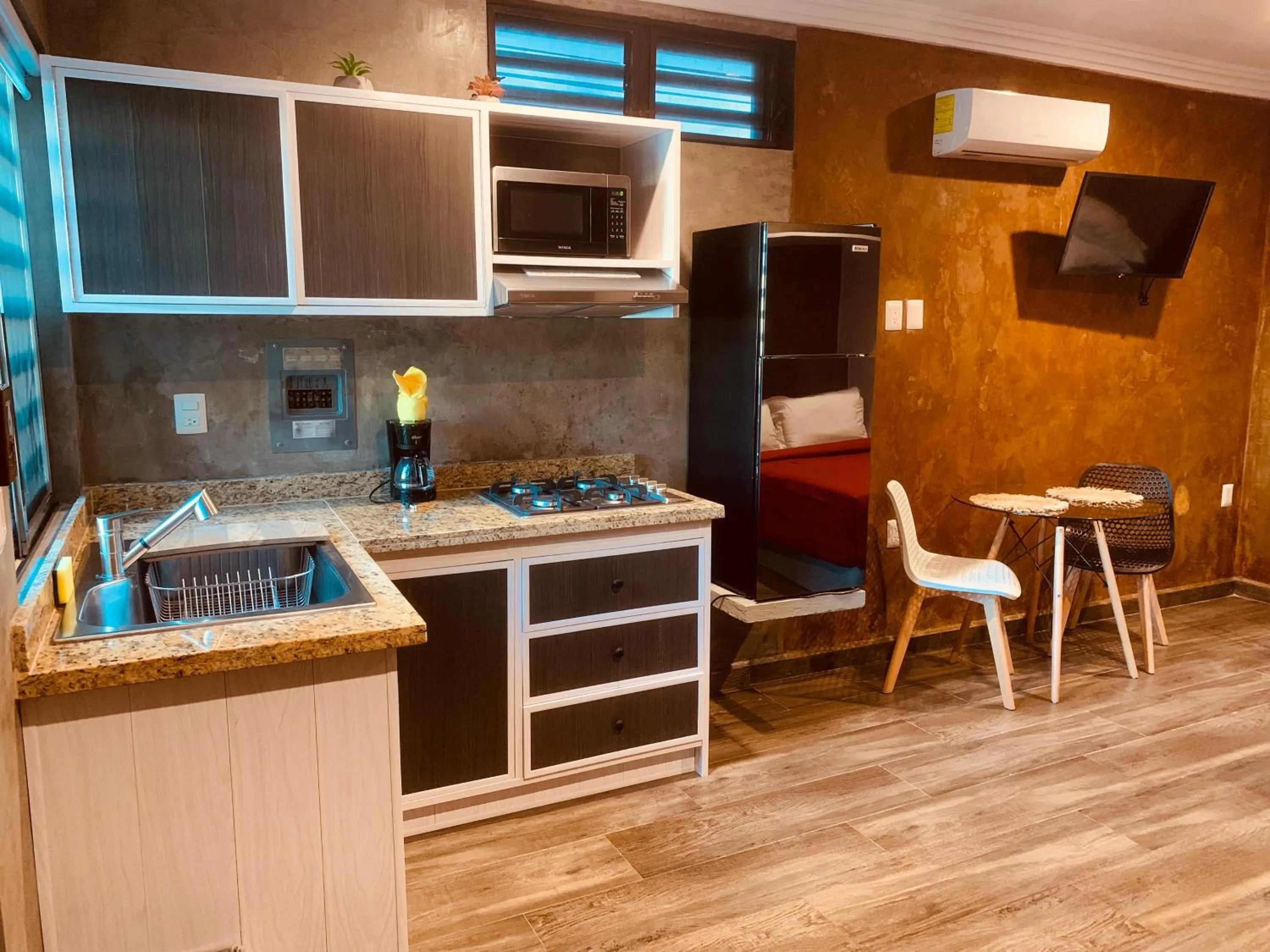 Kitchen or kitchenette in Apartamentos "Ala Residencias"