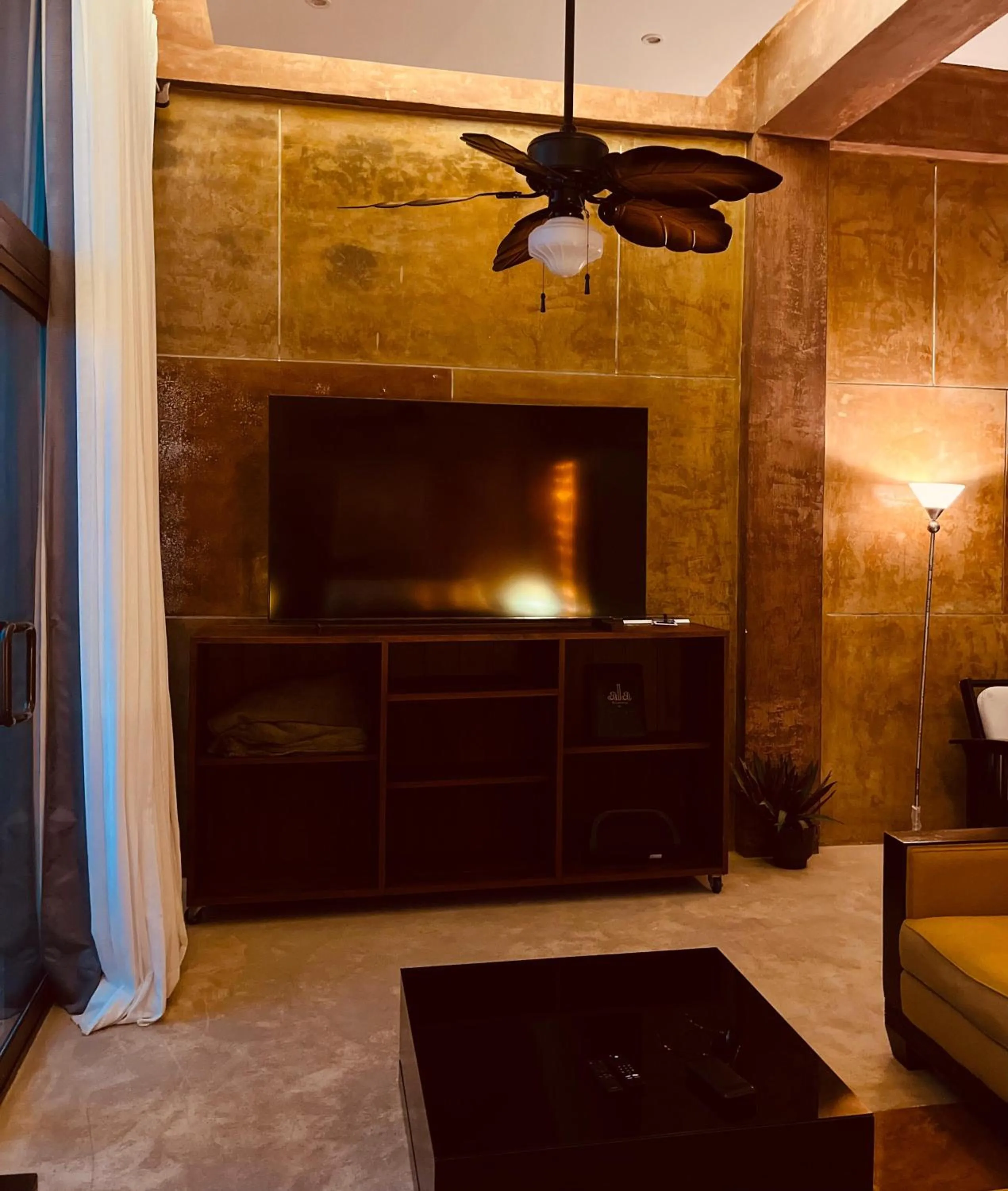 Communal lounge/ TV room in Apartamentos "Ala Residencias"