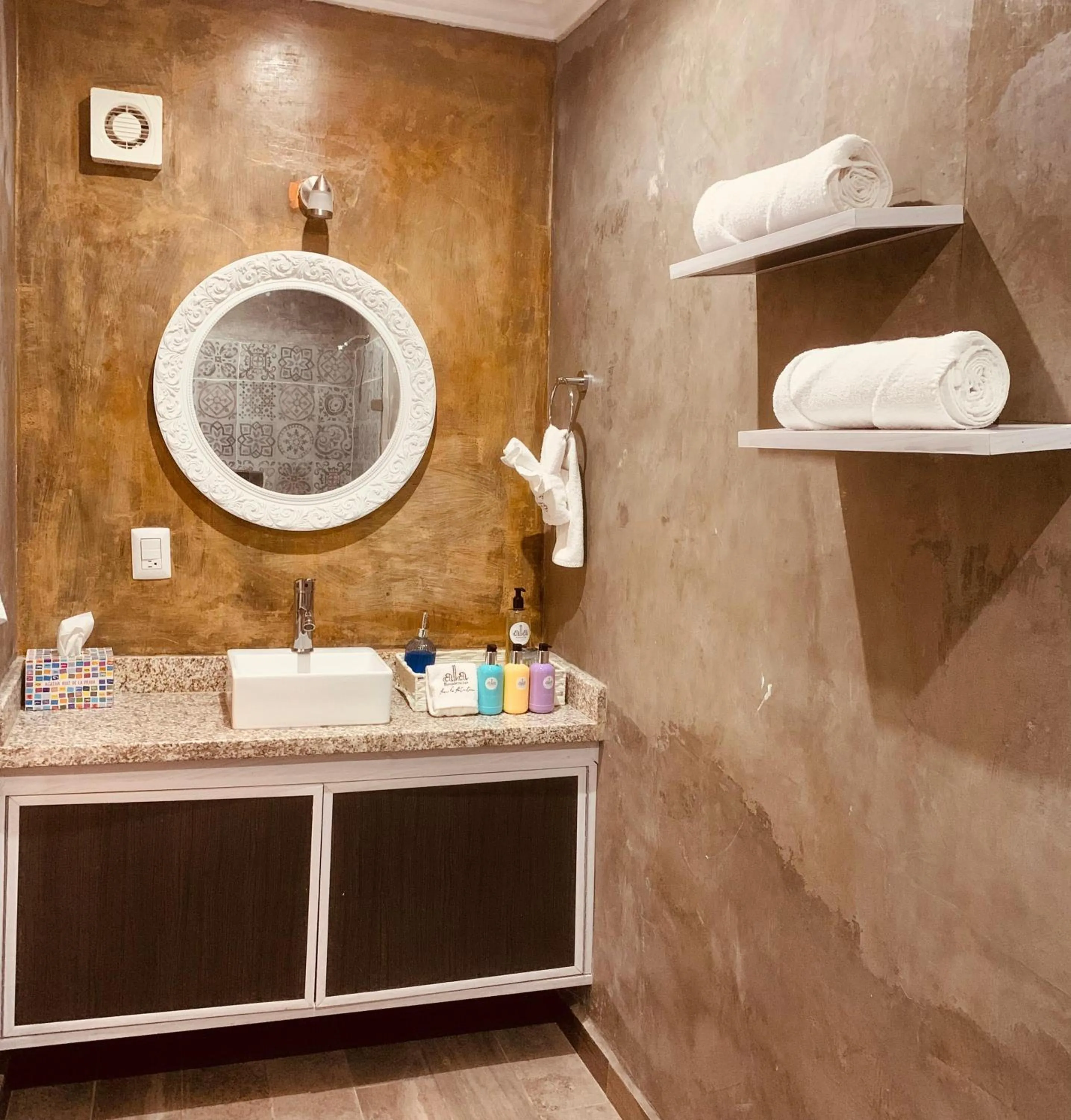 Toilet in Apartamentos "Ala Residencias"