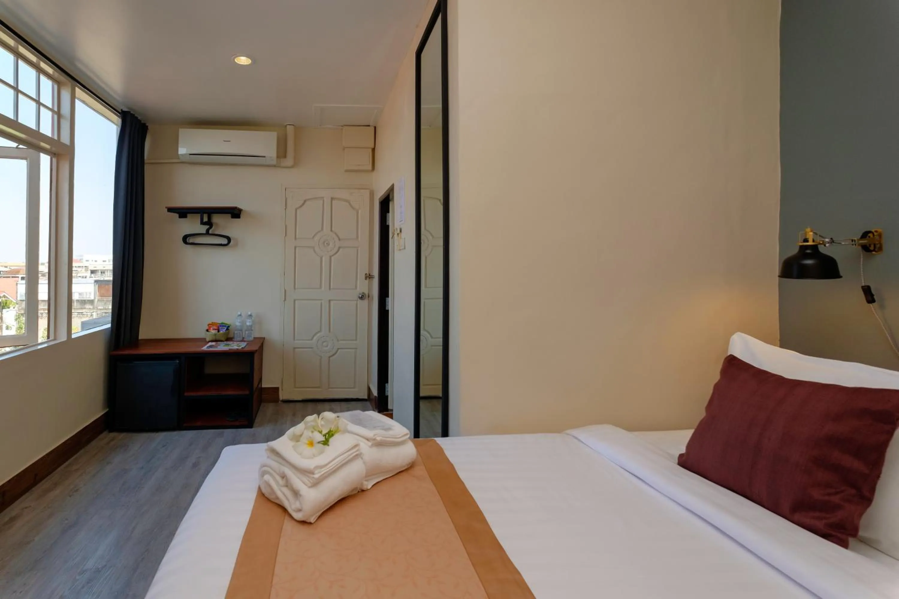 Bedroom, Bed in Pakse hotel & Restaurant