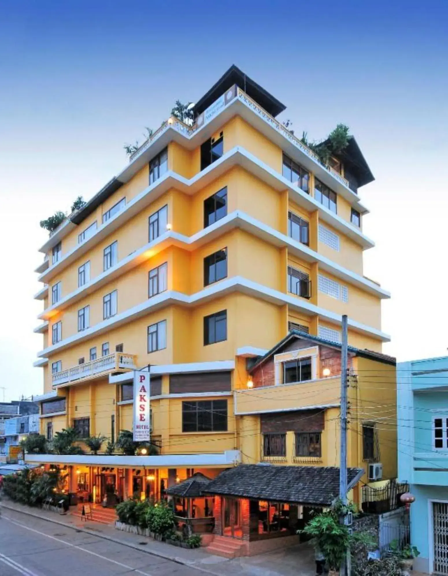 Property building in Pakse hotel & Restaurant Property building in Pakse hotel & Restaurant