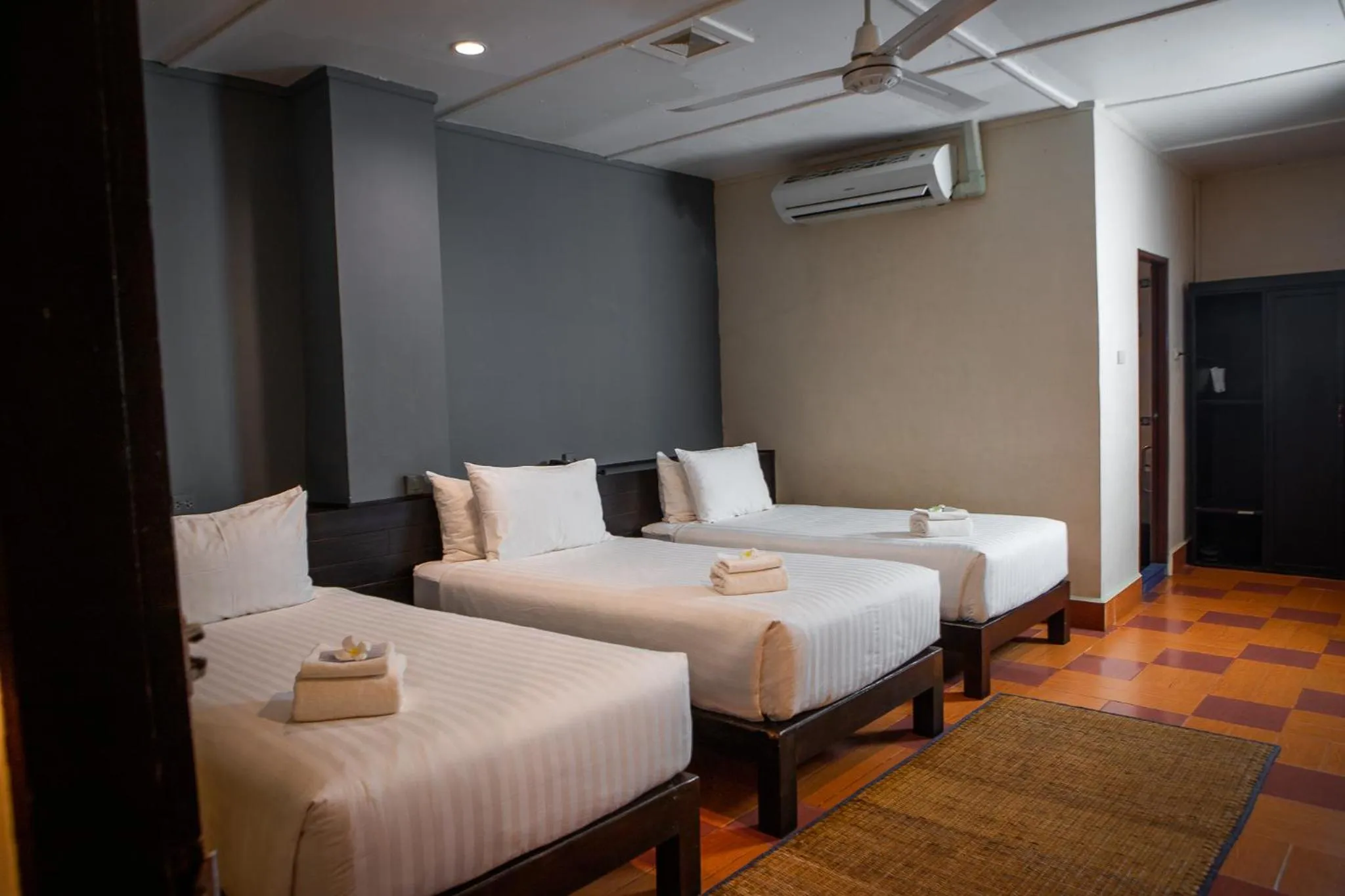 Bed in Pakse hotel & Restaurant