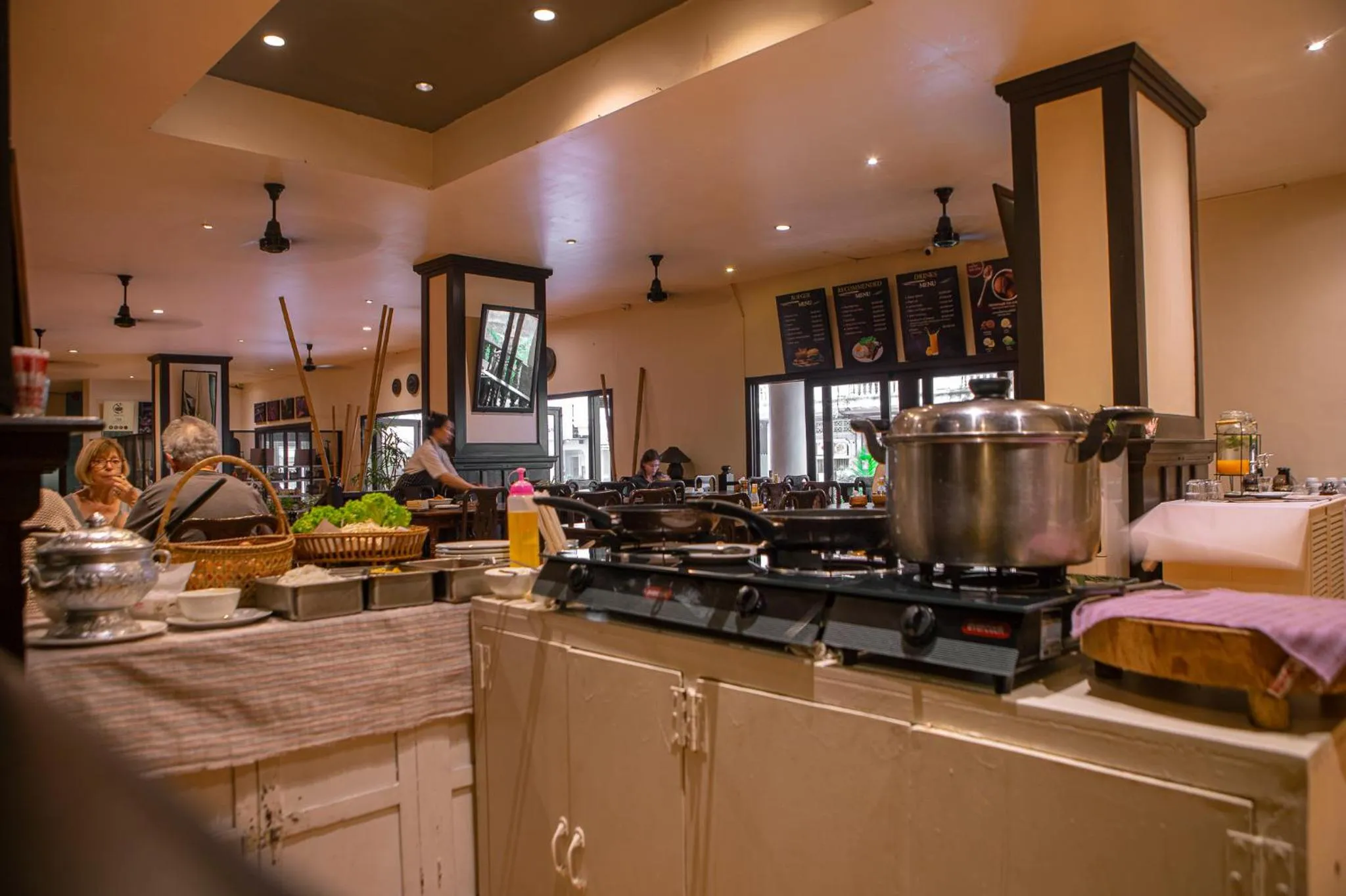 Kitchen or kitchenette in Pakse hotel & Restaurant