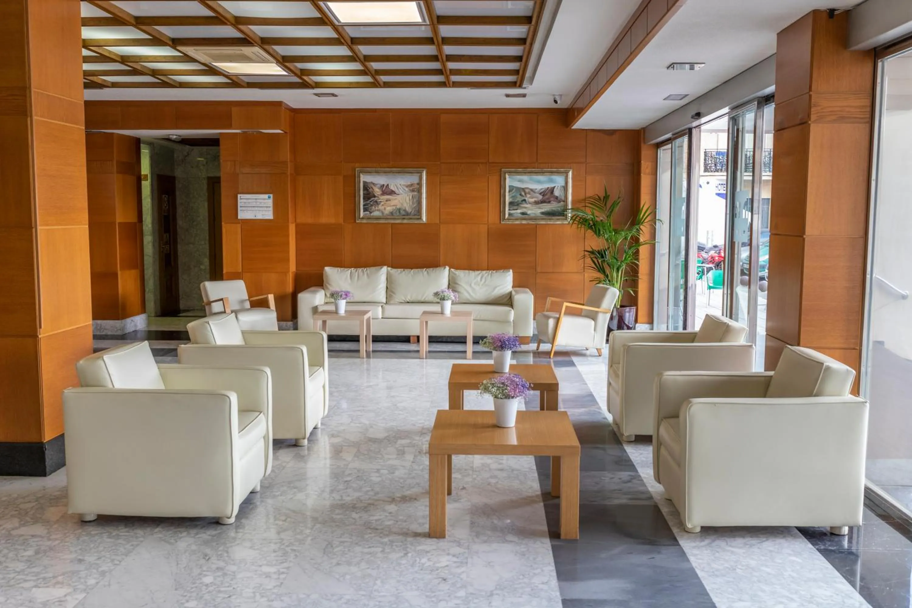 Lobby or reception in Manolo